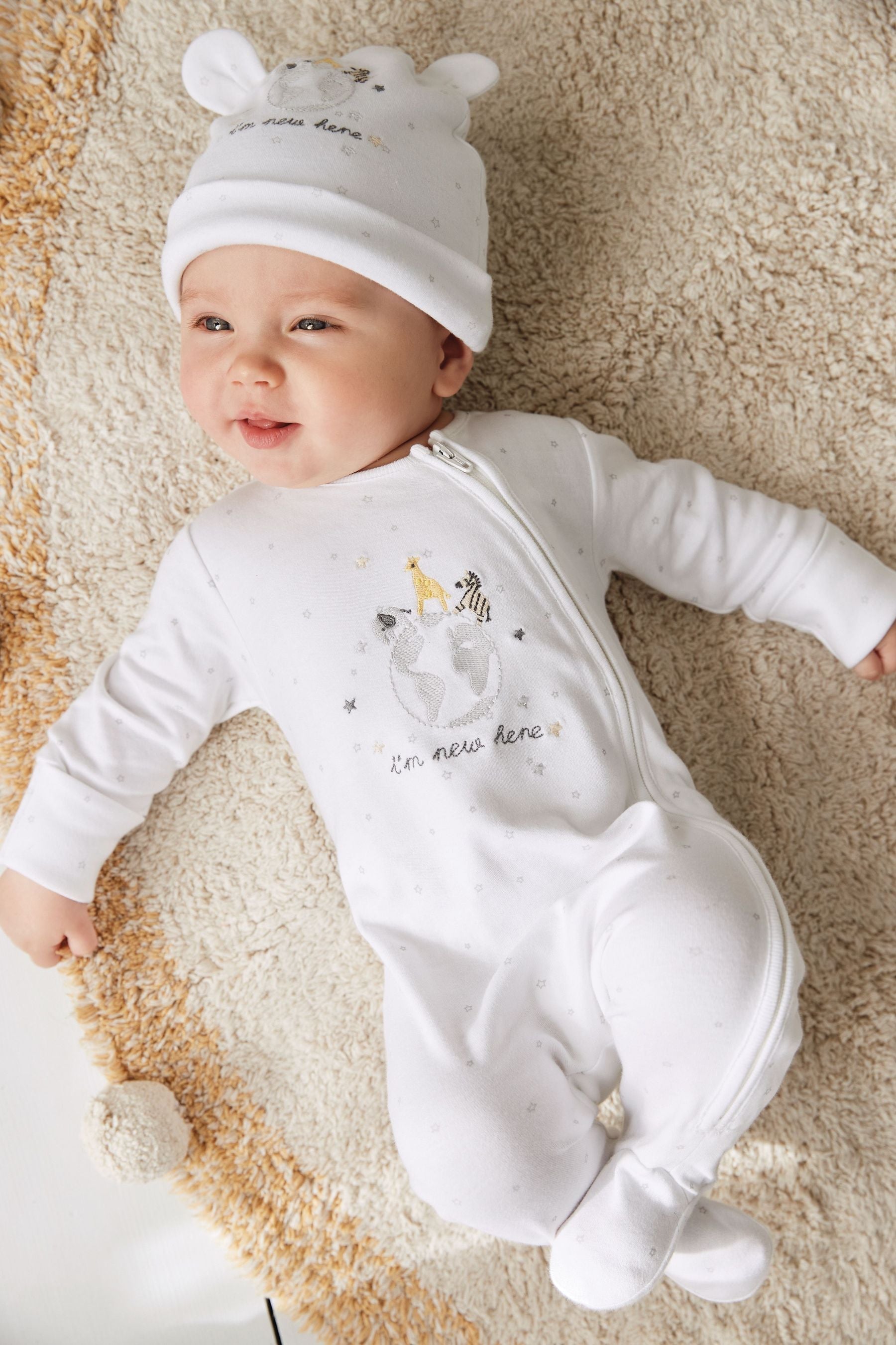 White I'm New Here Single Sleepsuit (0-9mths)