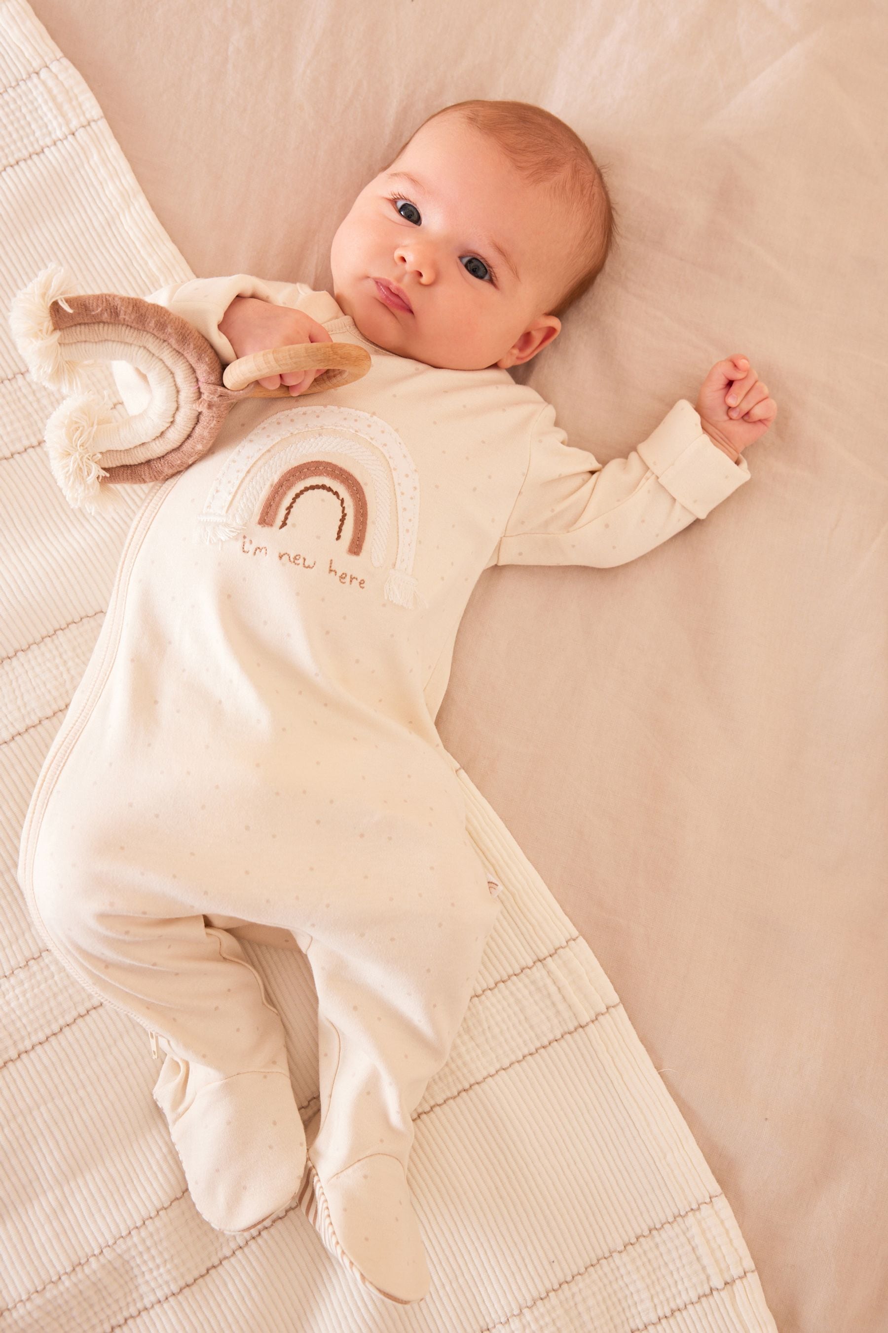 Neutral I'm New Here Single Sleepsuit (0-9mths)