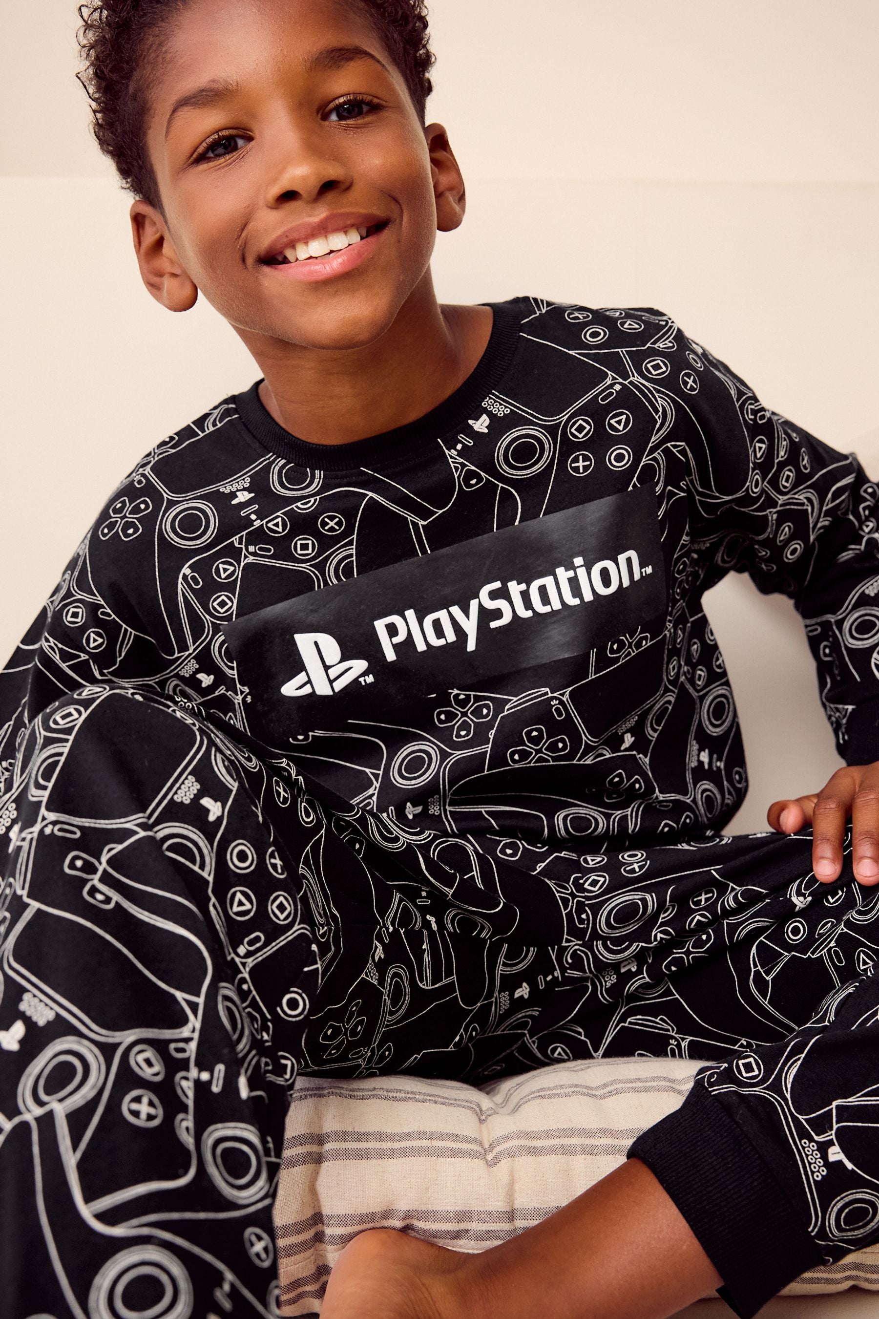 Black/White Playstation Single Long Leg Sleeve 100% Cotton Pyjamas (3-16yrs)