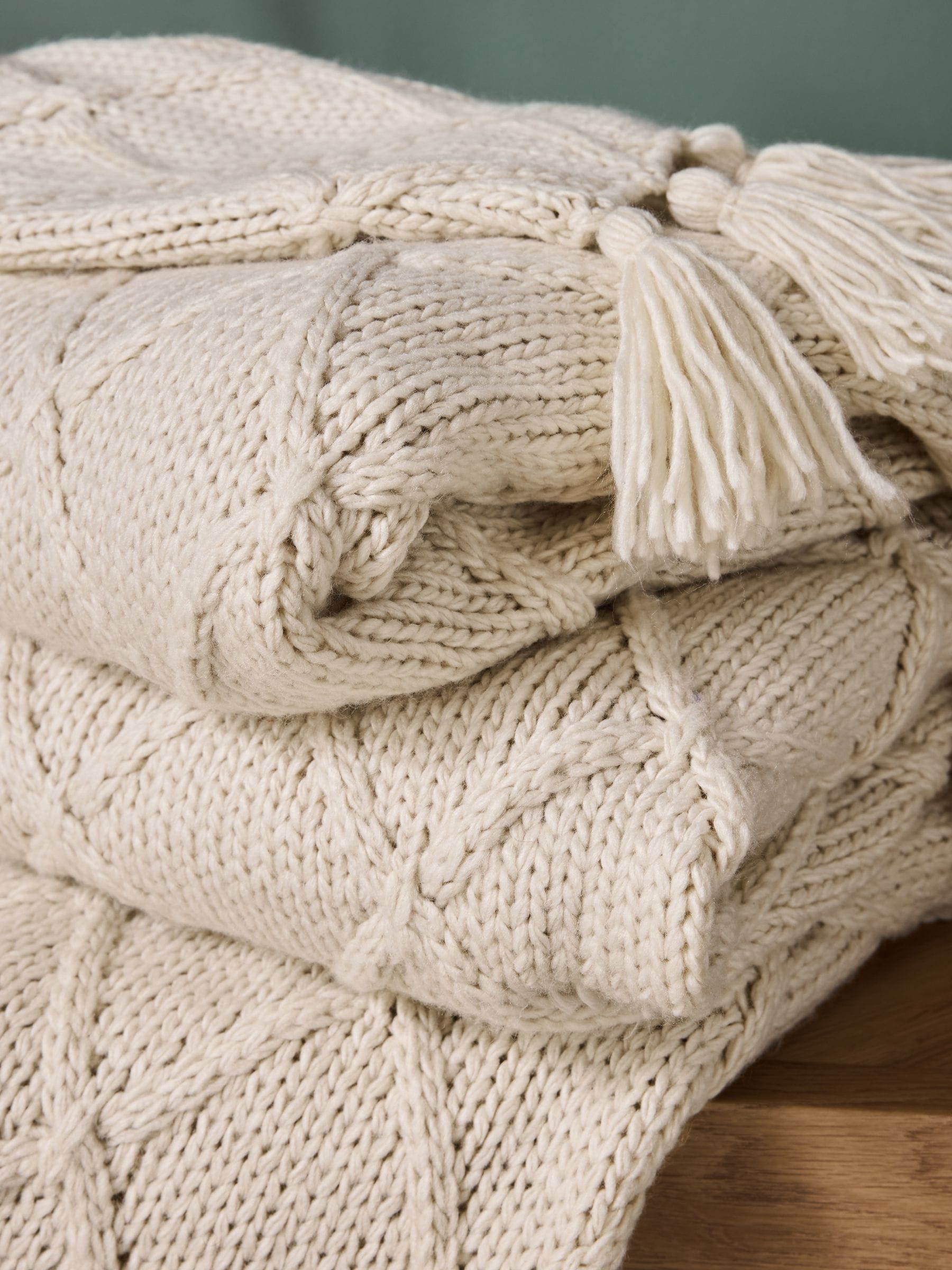 Light Natural Chunky Cable Knit Throw