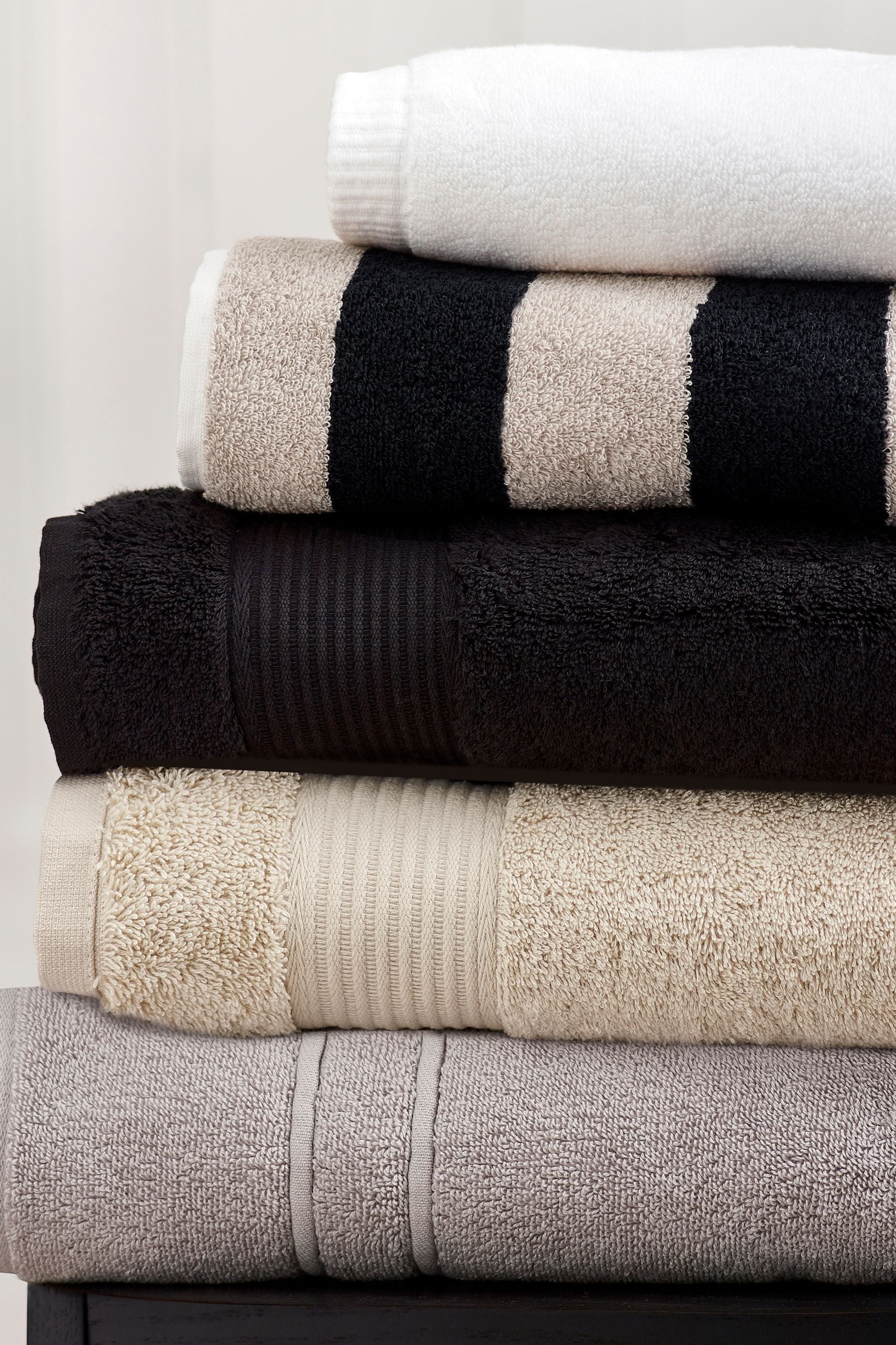 Black/White 100% Cotton Towel