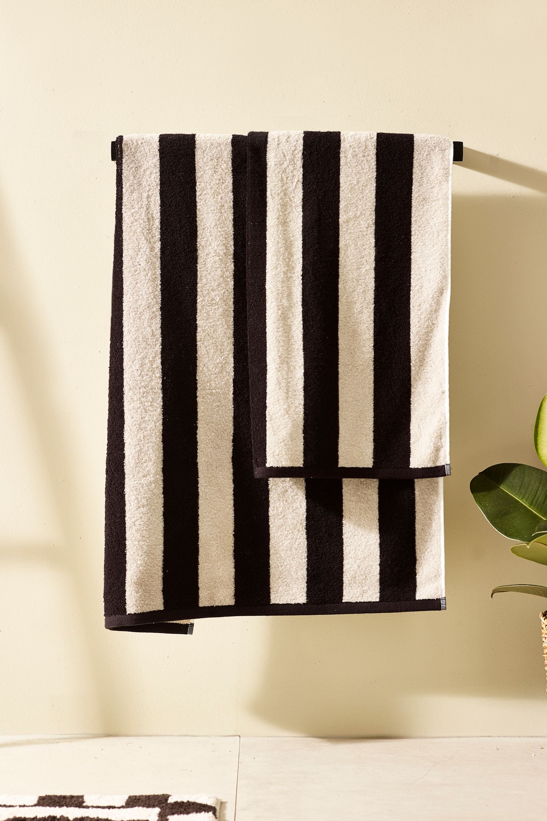 Black/White 100% Cotton Towel