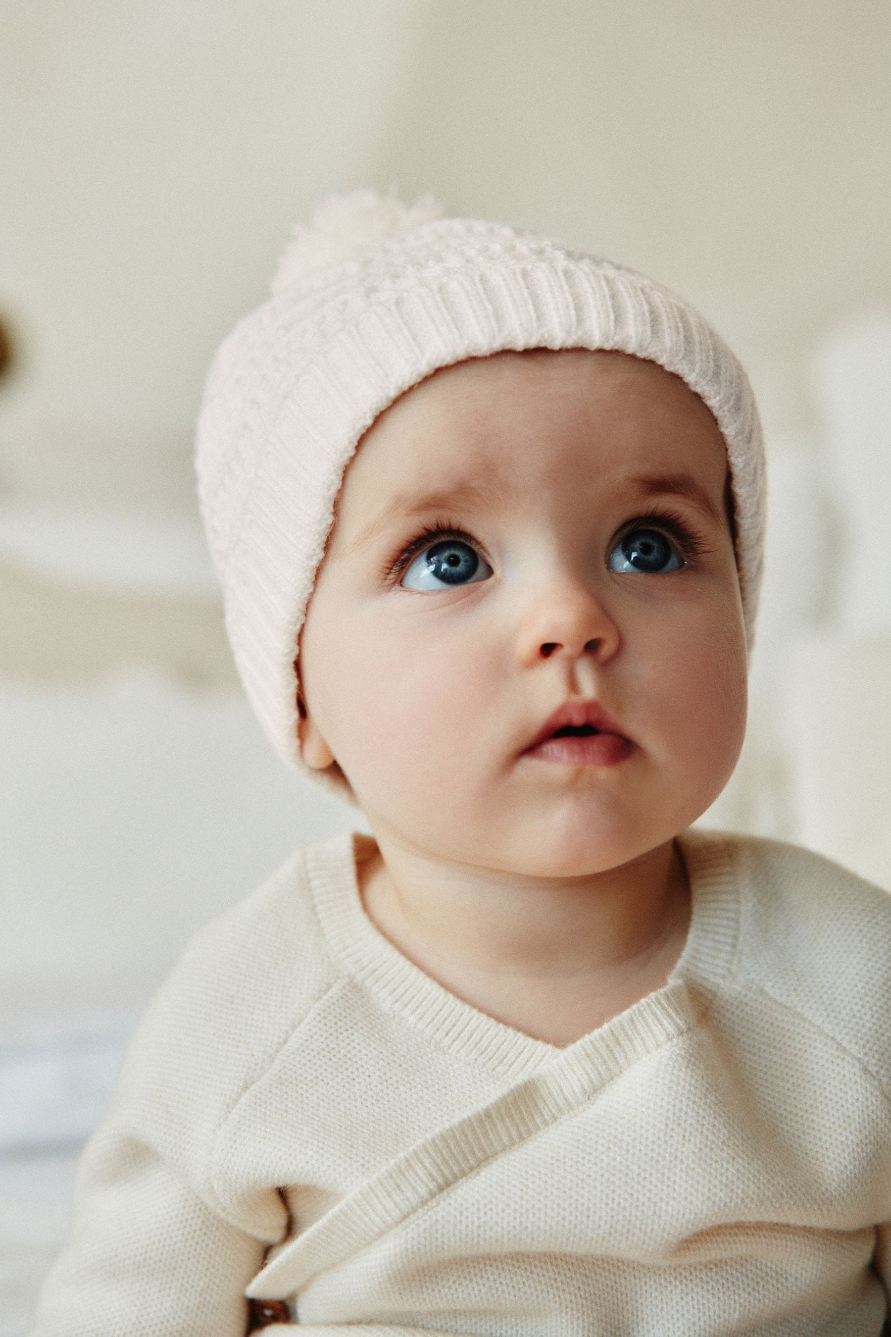 White Knitted Baby Pom Hat (0mths-2yrs)