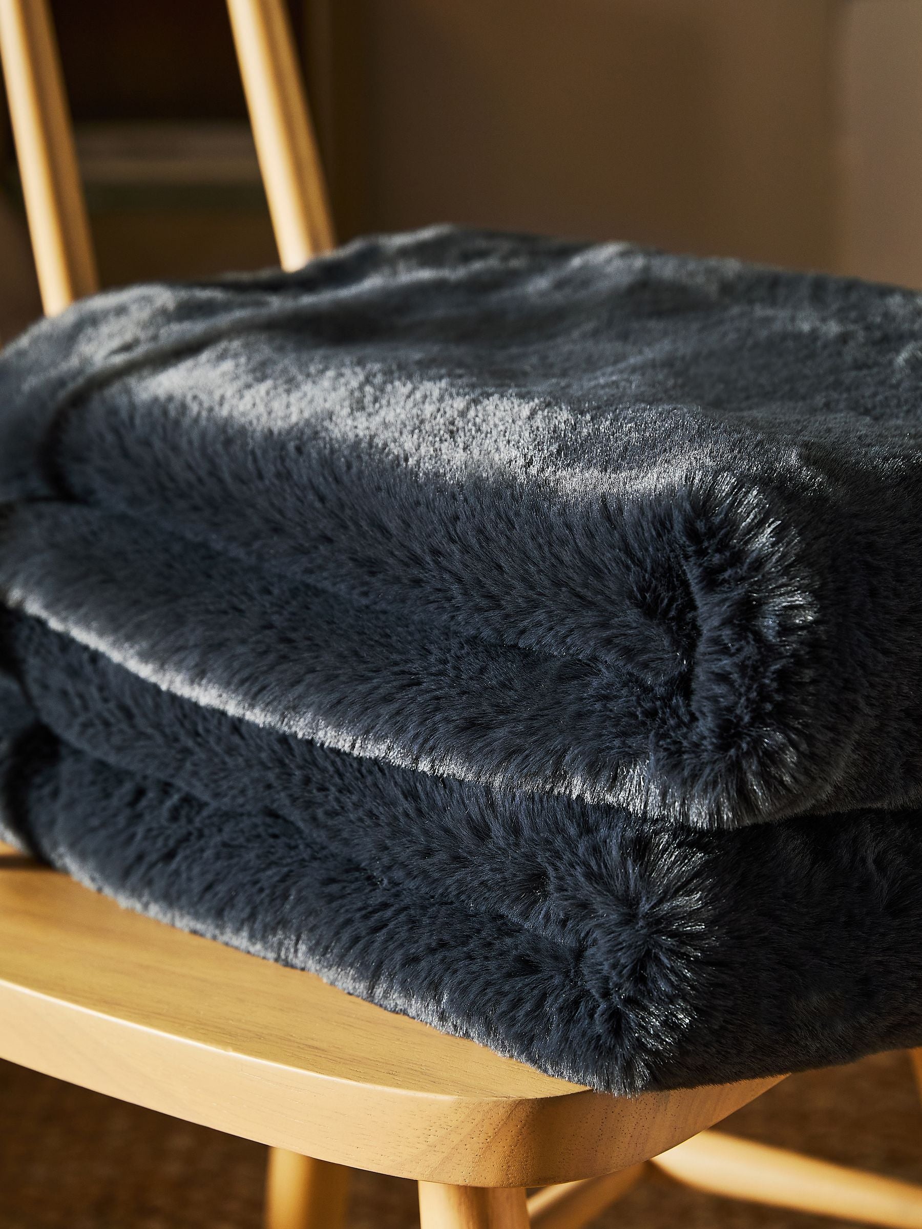 Blue Soft To Touch Plush Faux Fur Throw