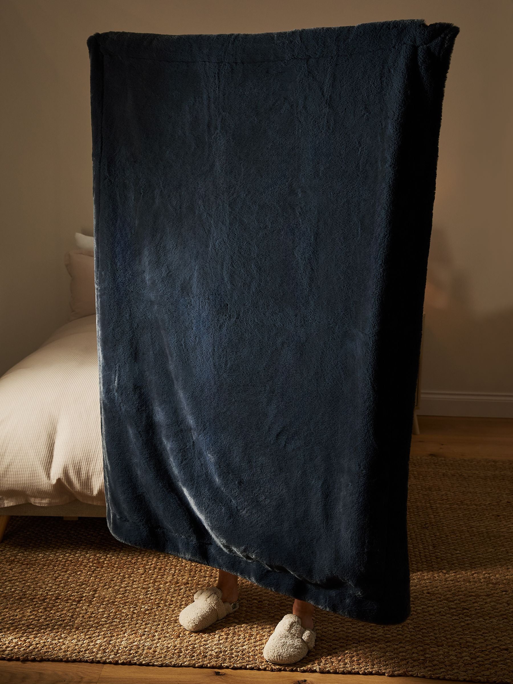 Blue Soft To Touch Plush Faux Fur Throw