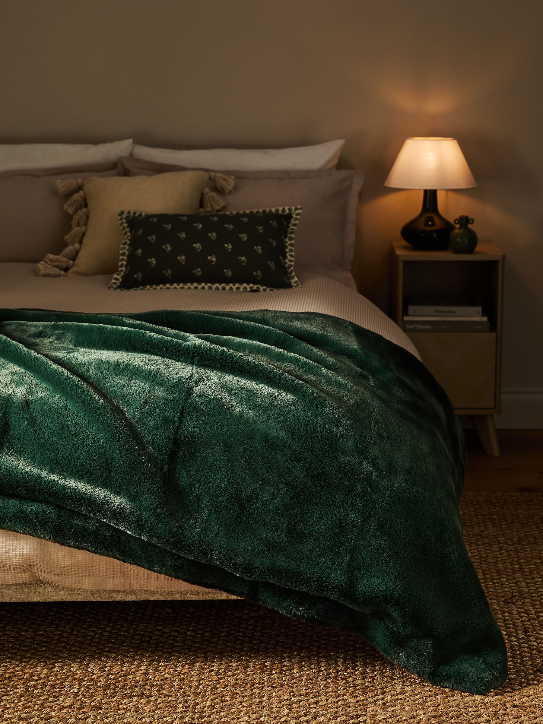 Green Soft To Touch Plush Faux Fur Throw