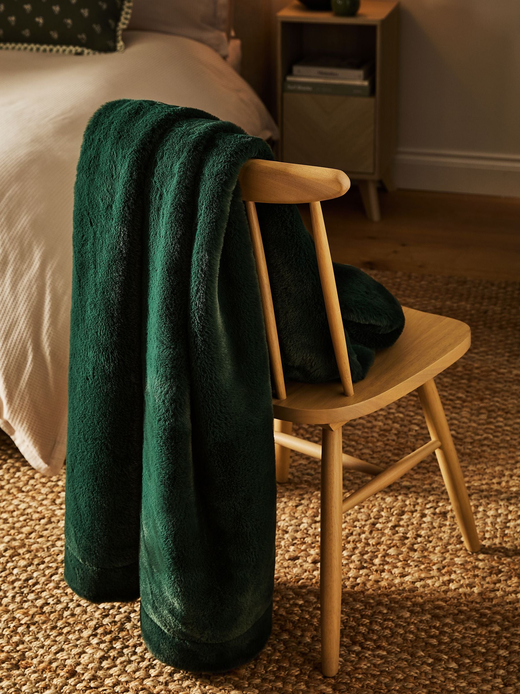 Green Soft To Touch Plush Faux Fur Throw