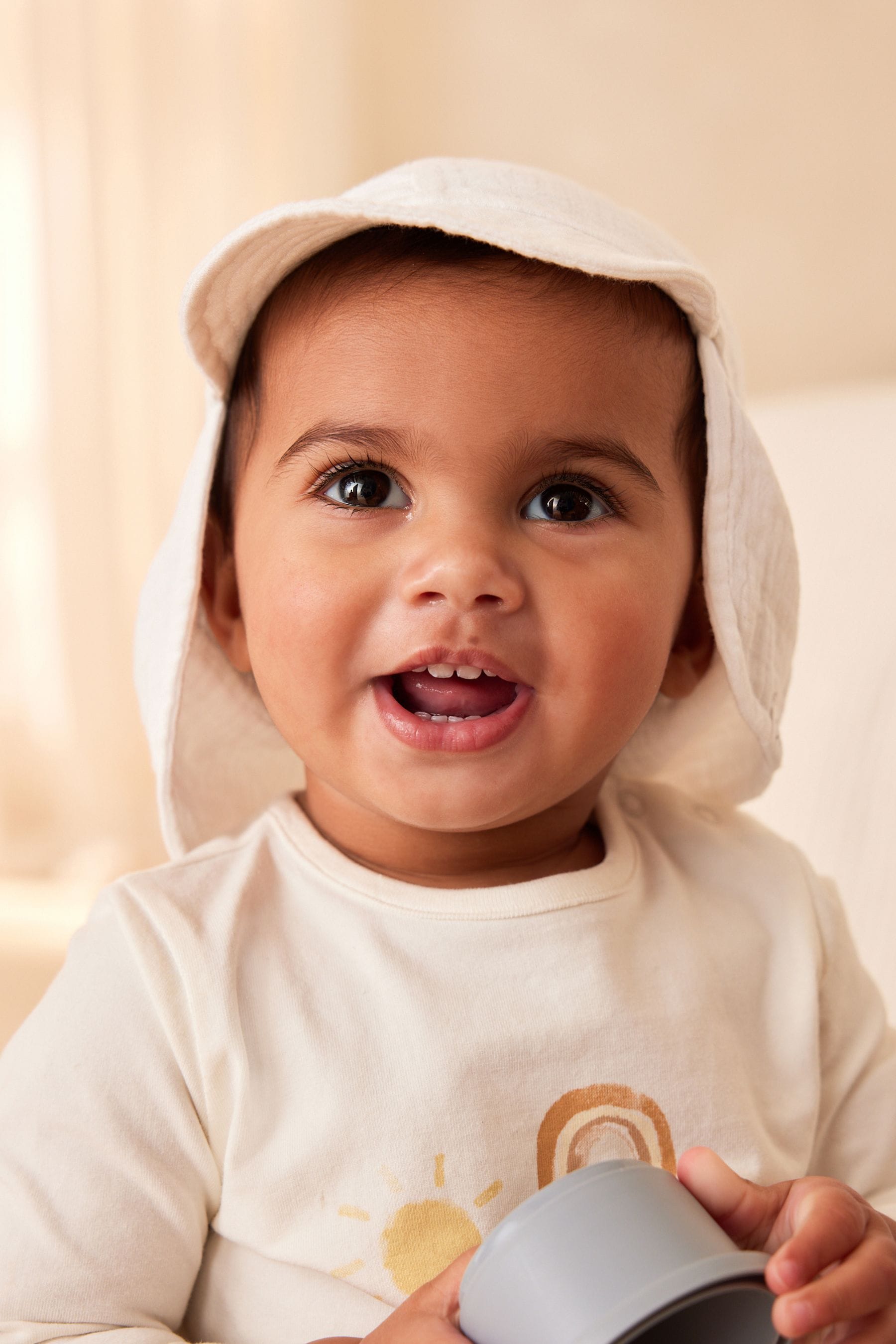 White Crinkle Baby Legionaire Hat (0mths-2yrs)