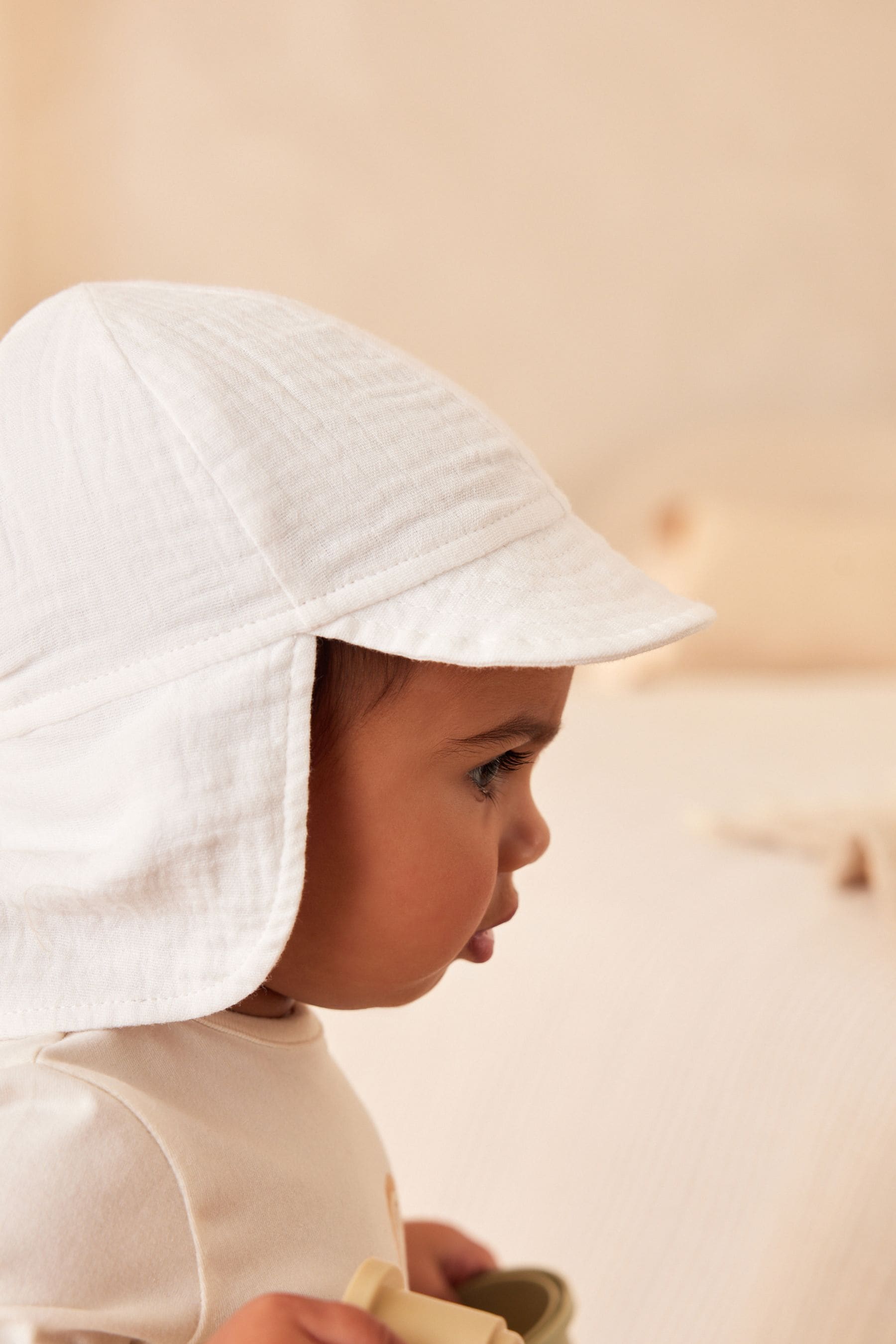 White Crinkle Baby Legionaire Hat (0mths-2yrs)