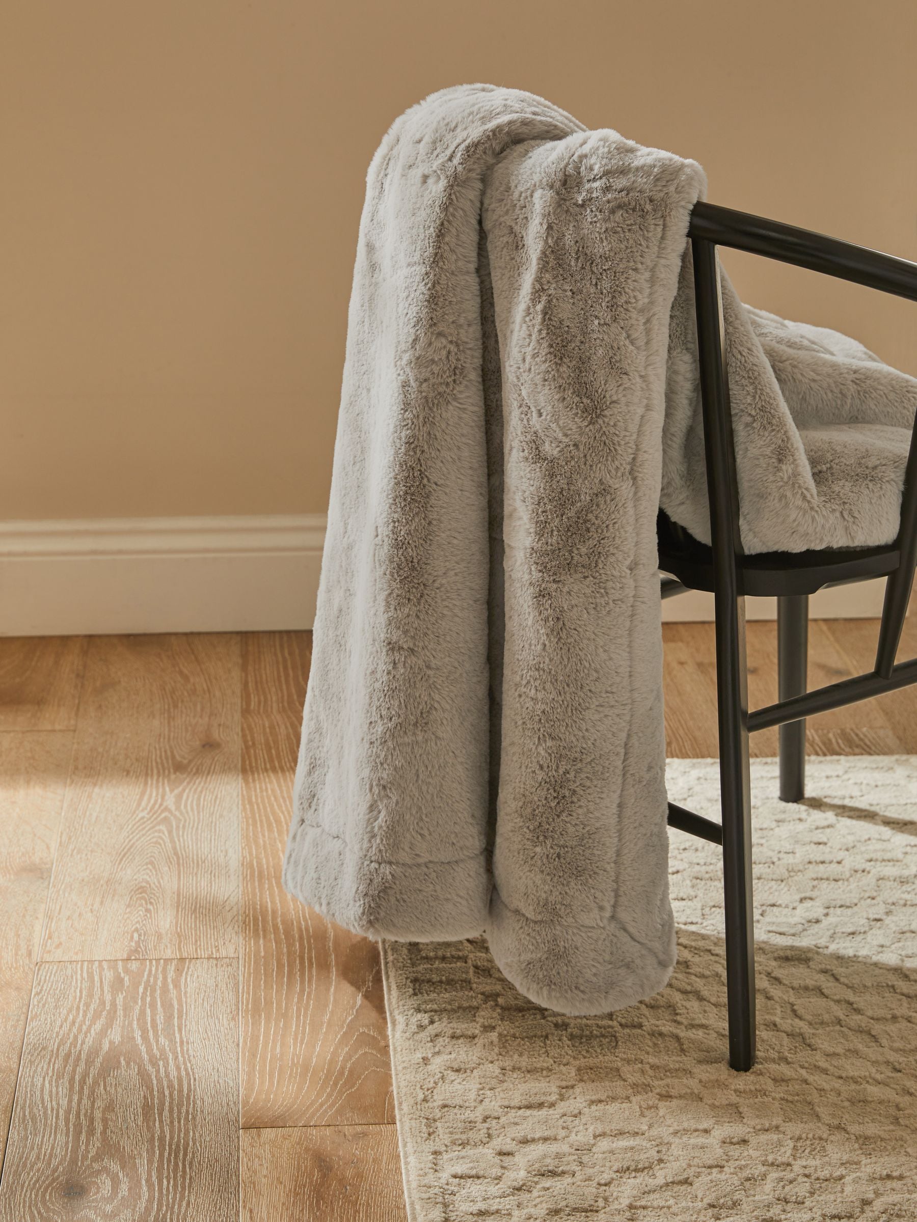 Grey Extra Cosy Plush Faux Fur Serpa Reverse Throw