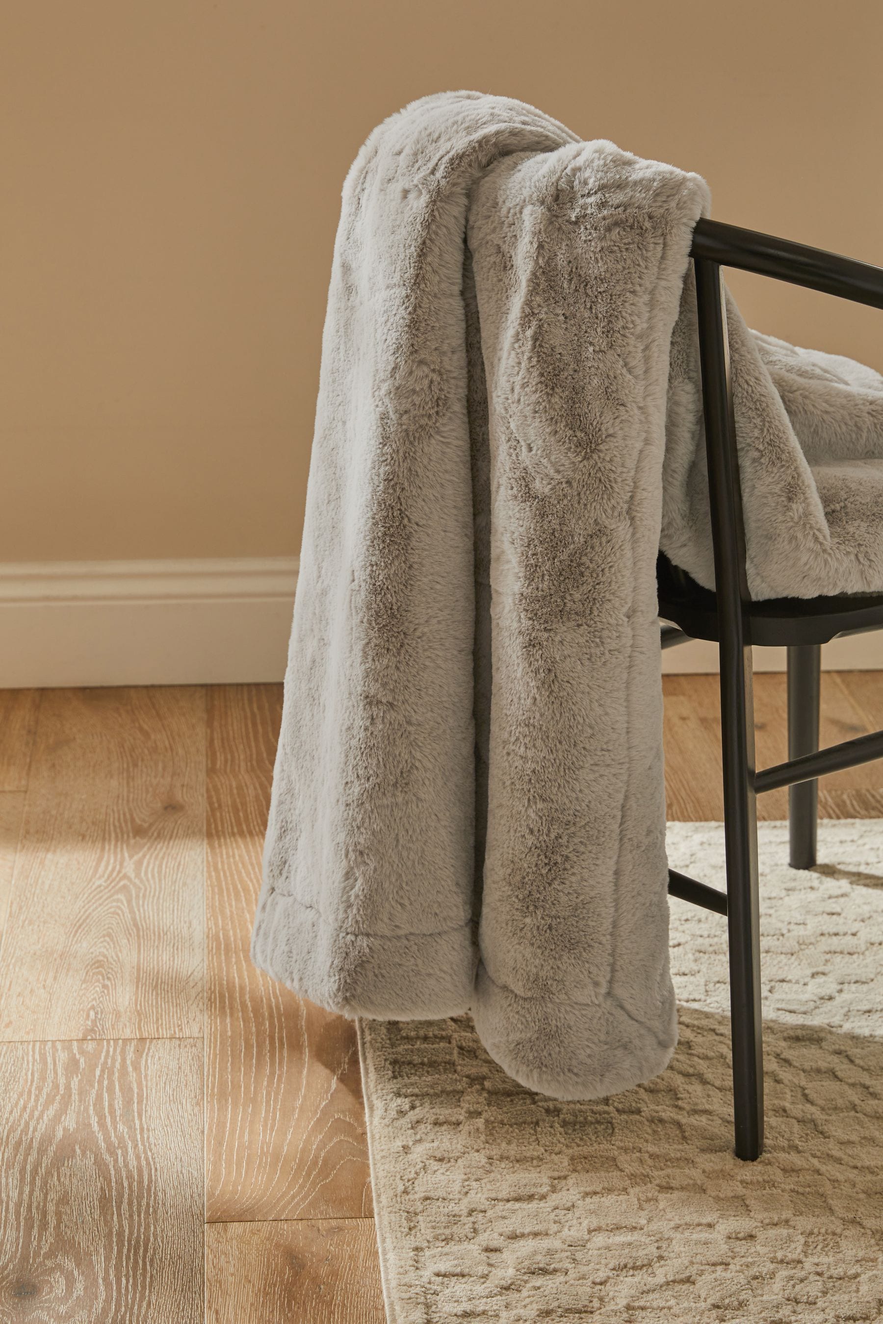 Grey Extra Cosy Plush Faux Fur Serpa Reverse Throw