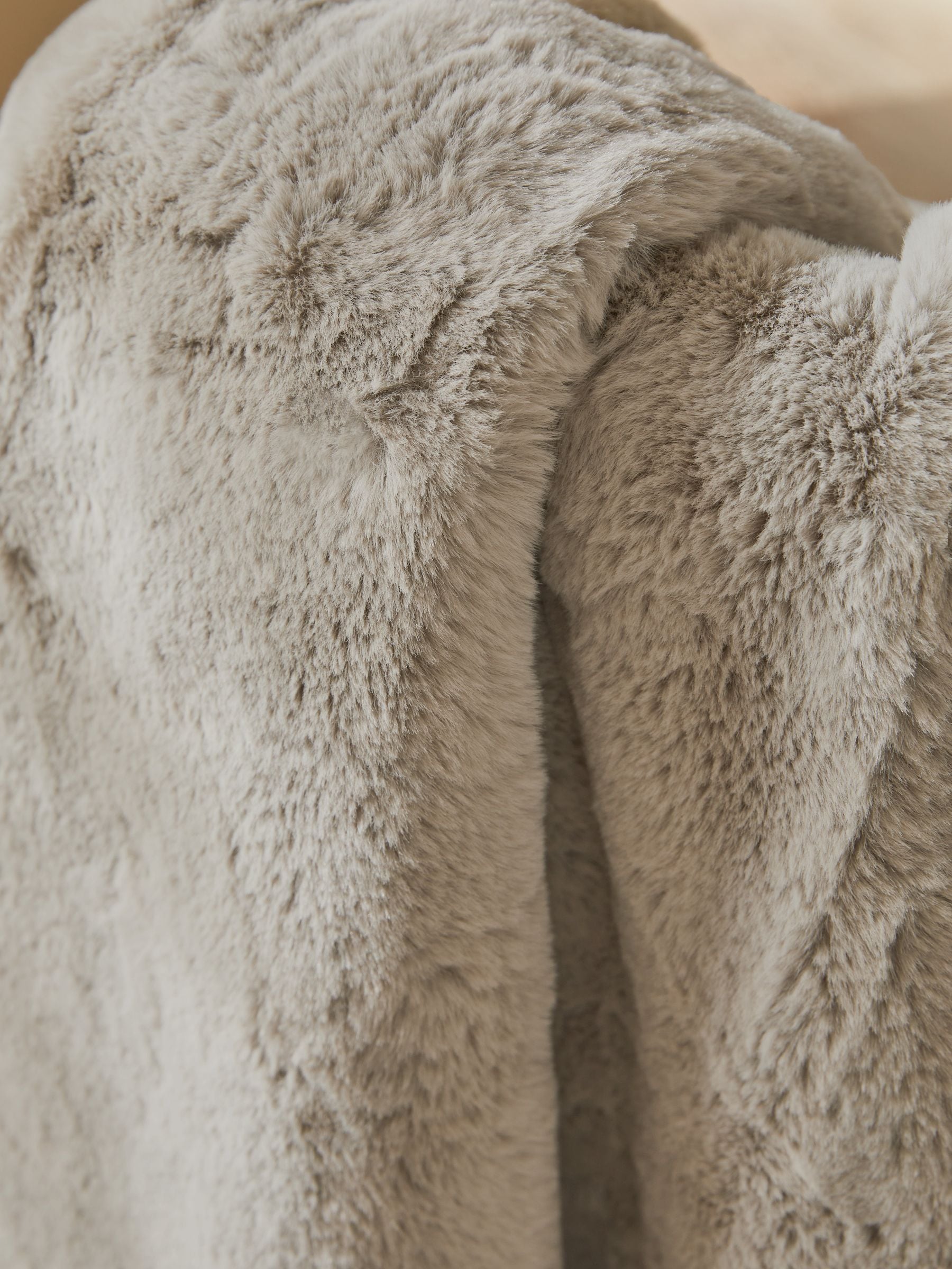 Grey Extra Cosy Plush Faux Fur Serpa Reverse Throw