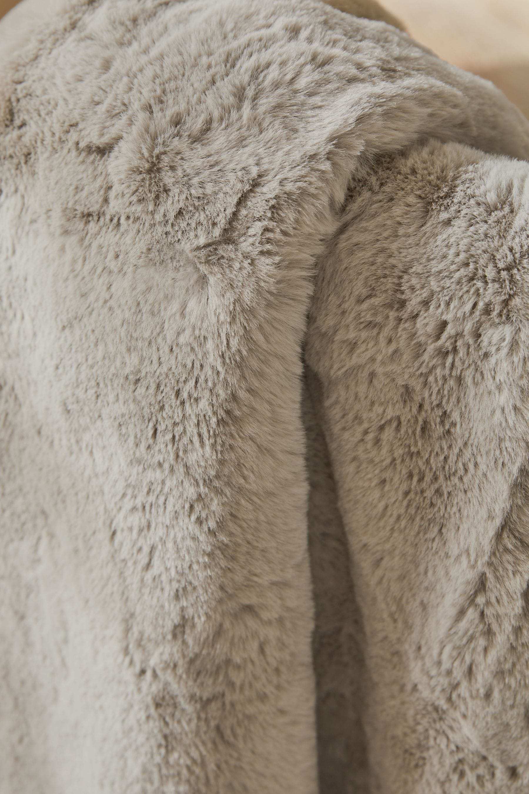 Grey Extra Cosy Plush Faux Fur Serpa Reverse Throw