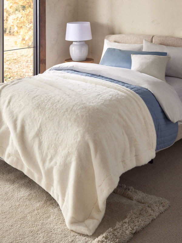 Ivory Extra Cosy Plush Faux Fur Serpa Reverse Throw