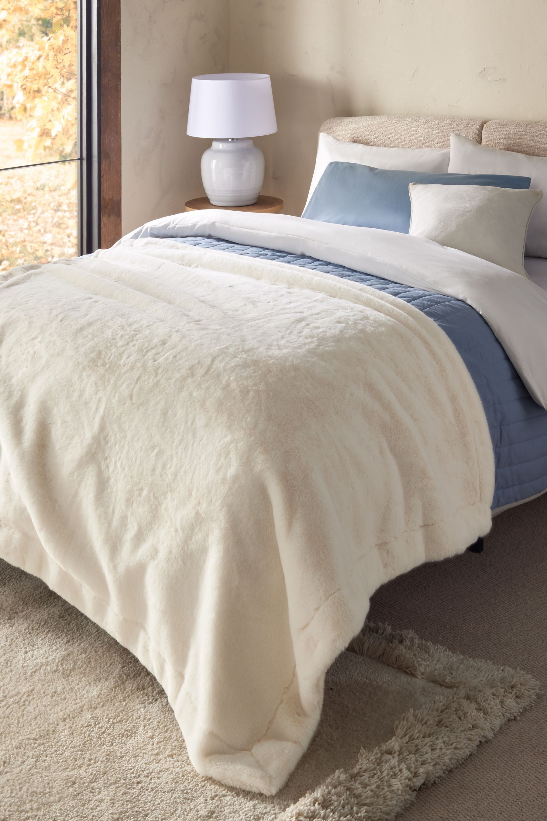 Ivory Extra Cosy Plush Faux Fur Serpa Reverse Throw