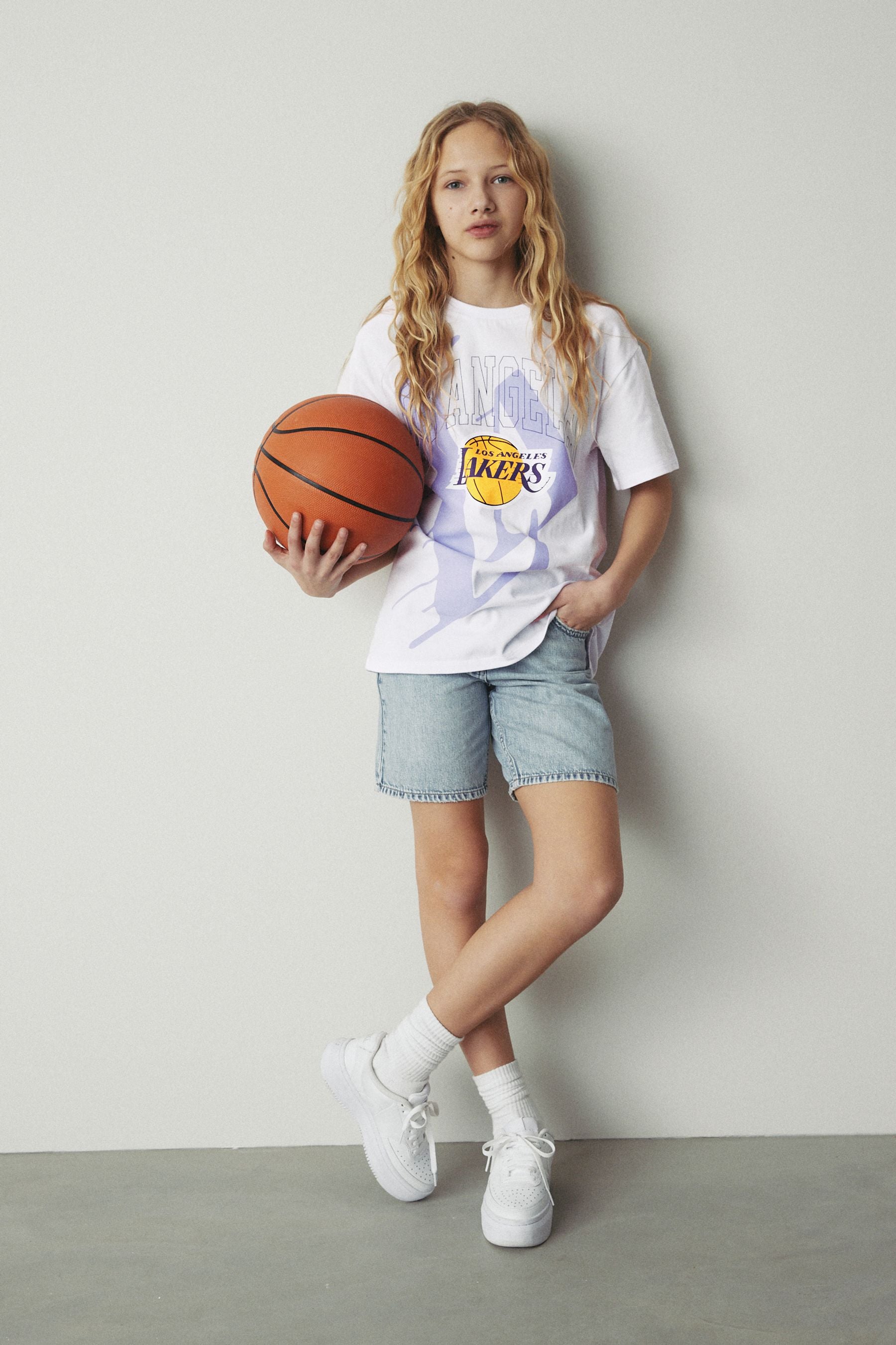 White LA Lakers NBA Oversized Graphic T-Shirt (3-16yrs)