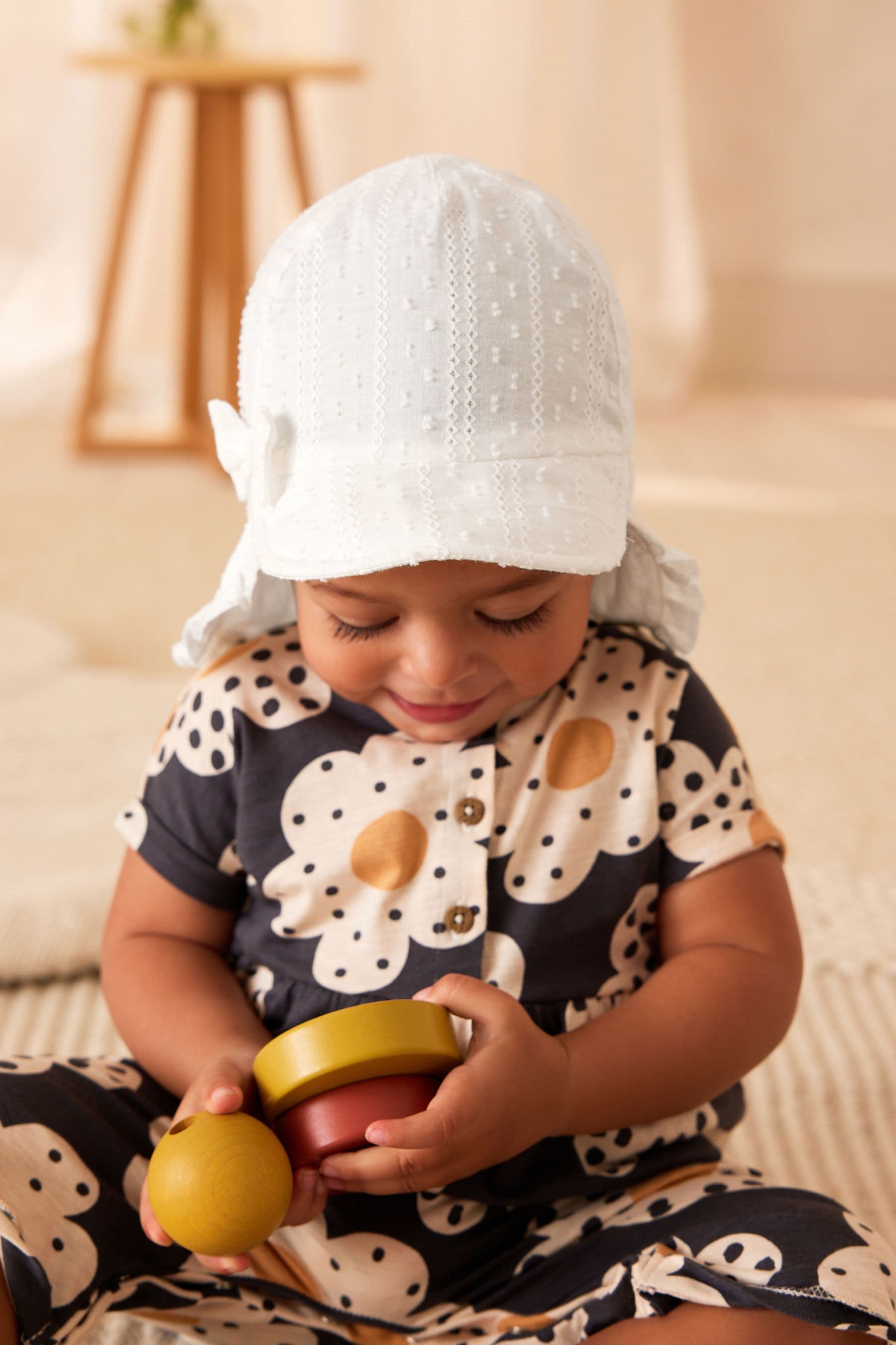 White Baby Legionnaire Hat (0mths-2yrs)