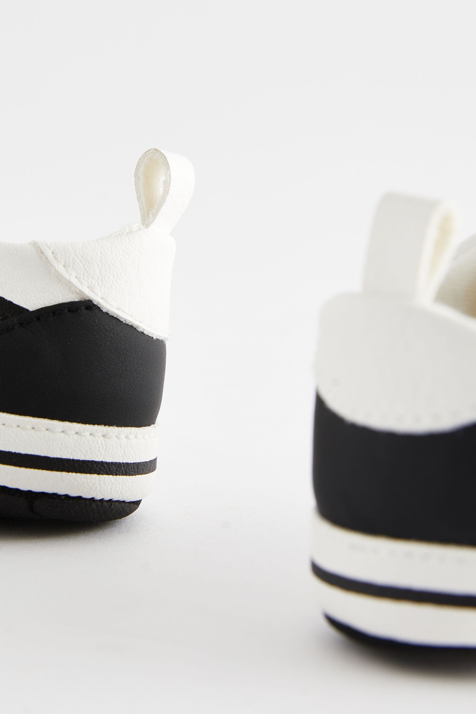 Black/White Touch Fastening Elastic Lace Baby Trainers (0-24mths)