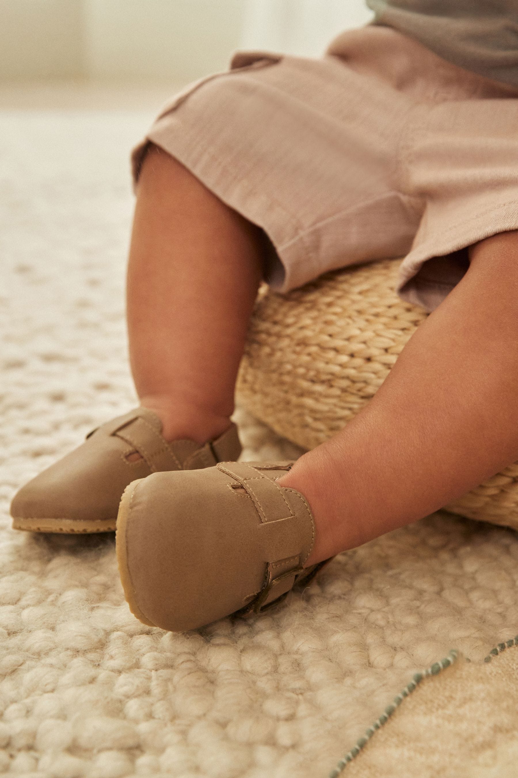 Neutral Pram Clogs (0-2mths)