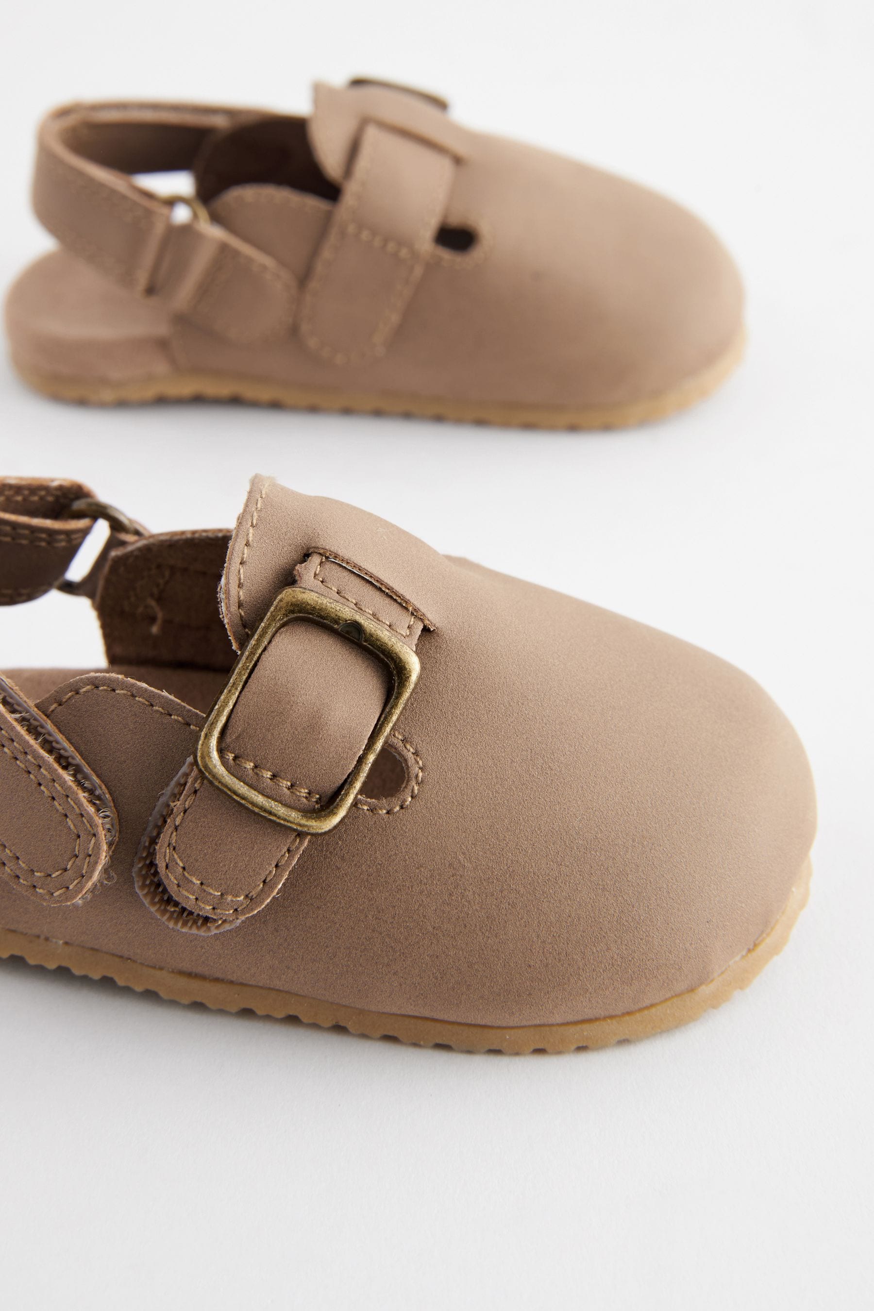 Neutral Pram Clogs (0-2mths)