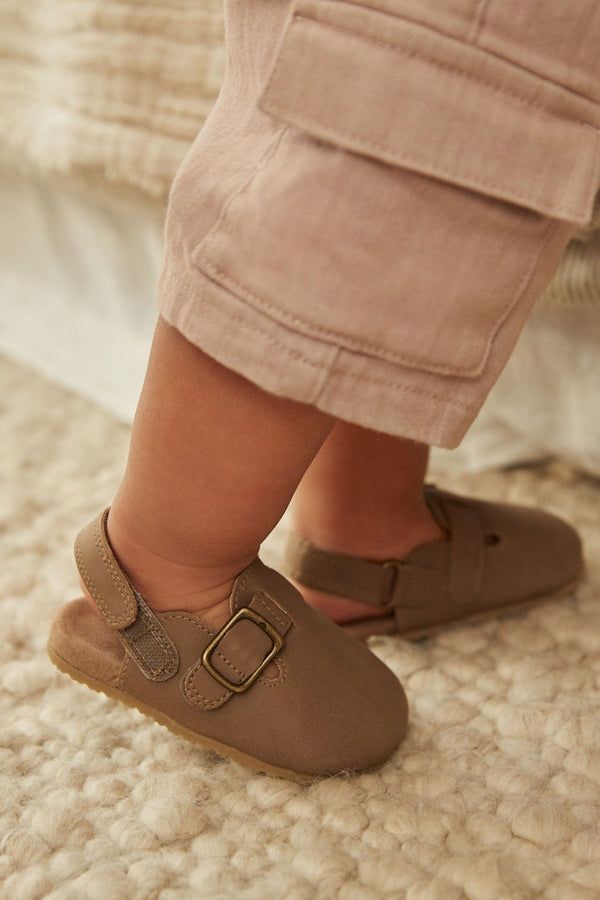 Neutral Pram Clogs (0-2mths)