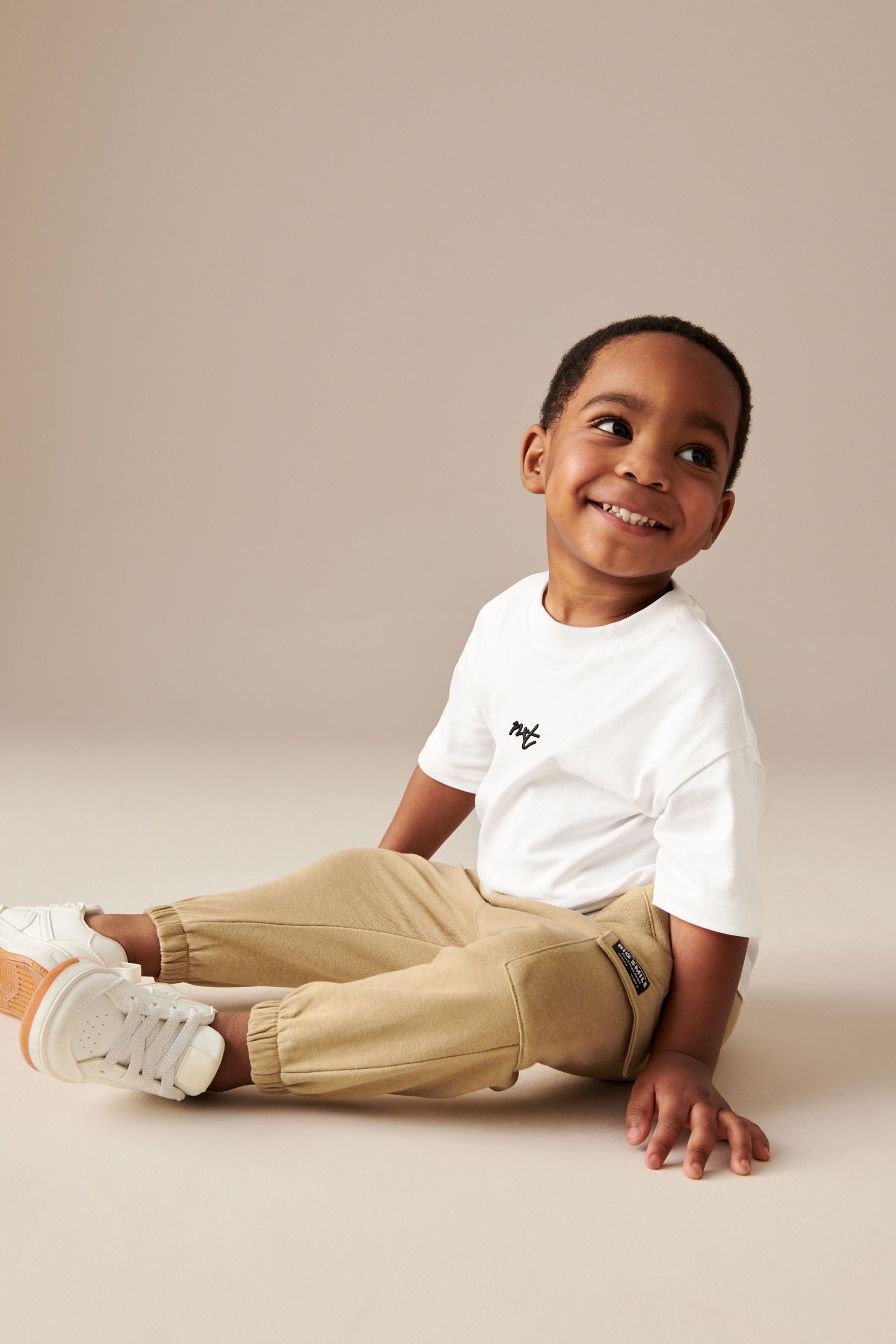 White/Tan Short Sleeve T-Shirt and Utility Joggers Set (3mths-7yrs)