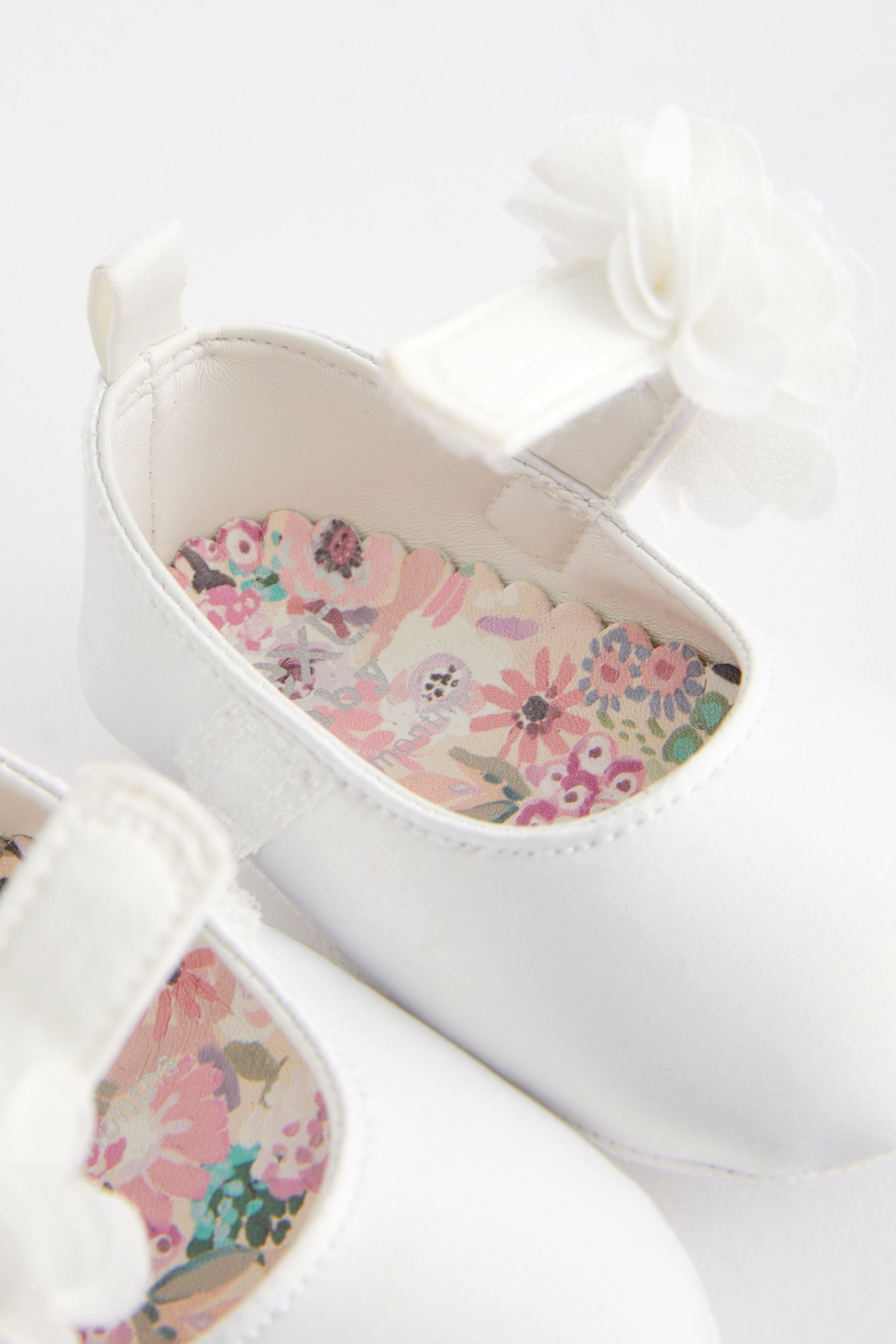 White Corsage Occasion Baby Shoes (0-24mths)