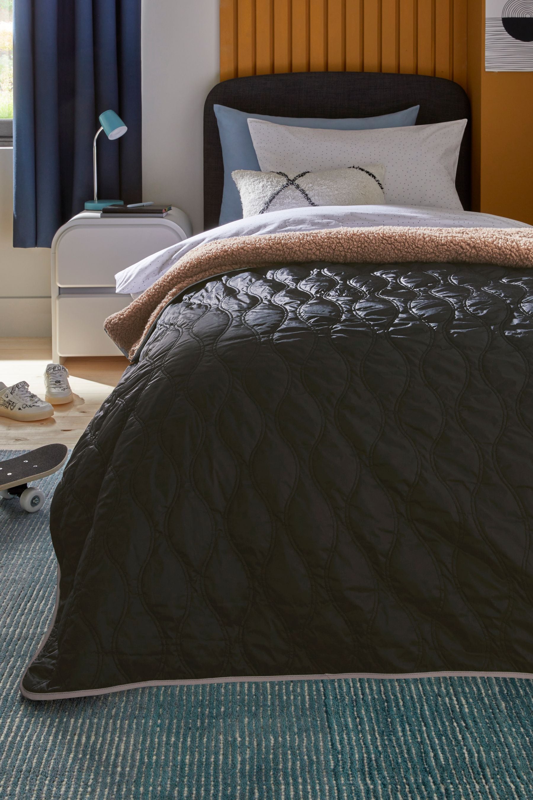 Black Quilted Super Soft Fleece Throw Blanket