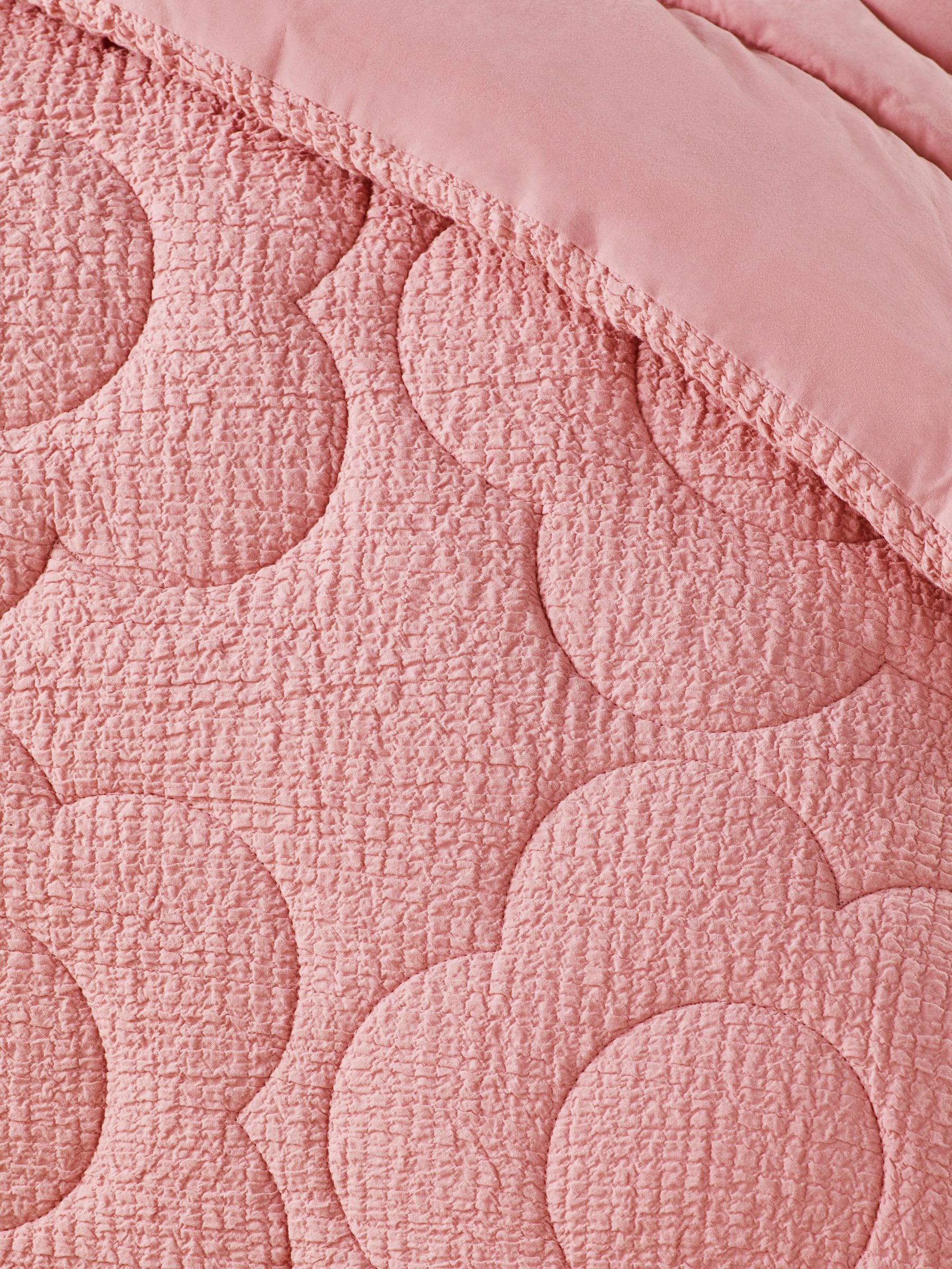 Pink Textured 100% Cotton Quilted Daisy Throw