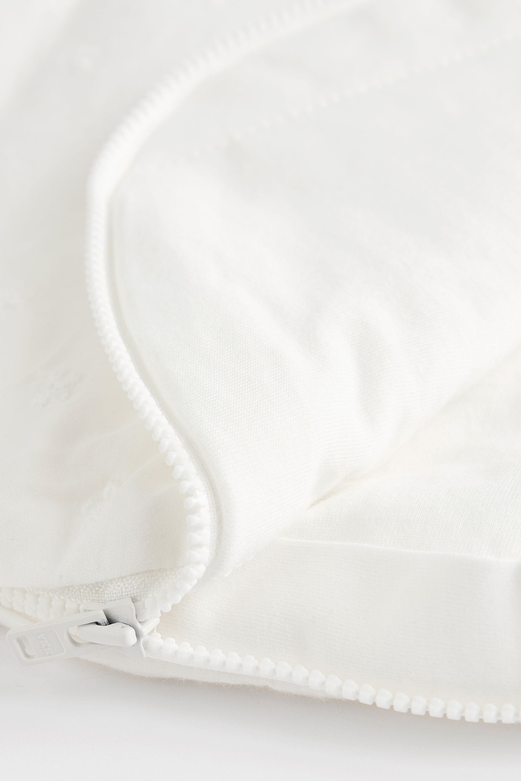 White Broderie Baby 2.5 Tog 100% Cotton Sleep Bag