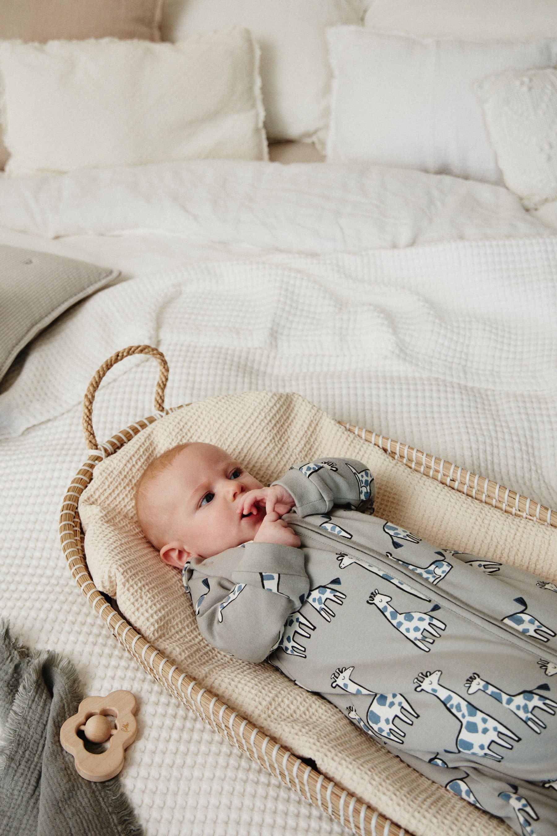 Grey Giraffe Print 2.5 Tog Removable Sleeve 100% Cotton Sleep Bag