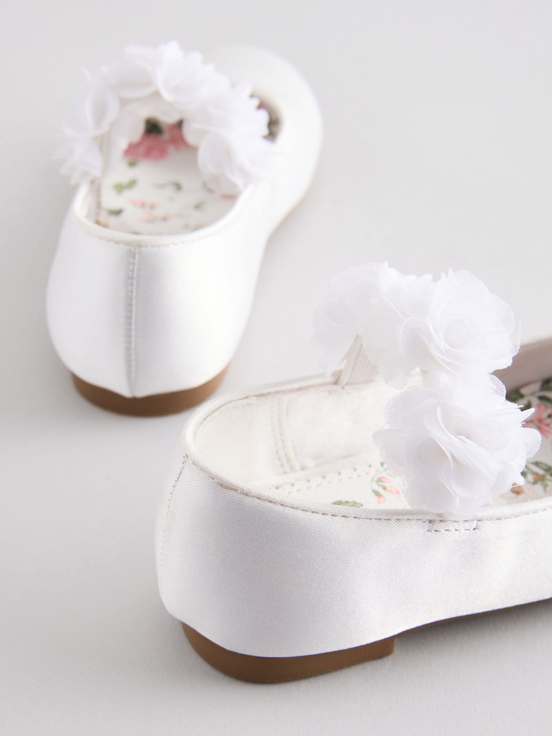 White Wide Fit (G) Satin Bridesmaid Occasion Corsage Mary Jane Shoes