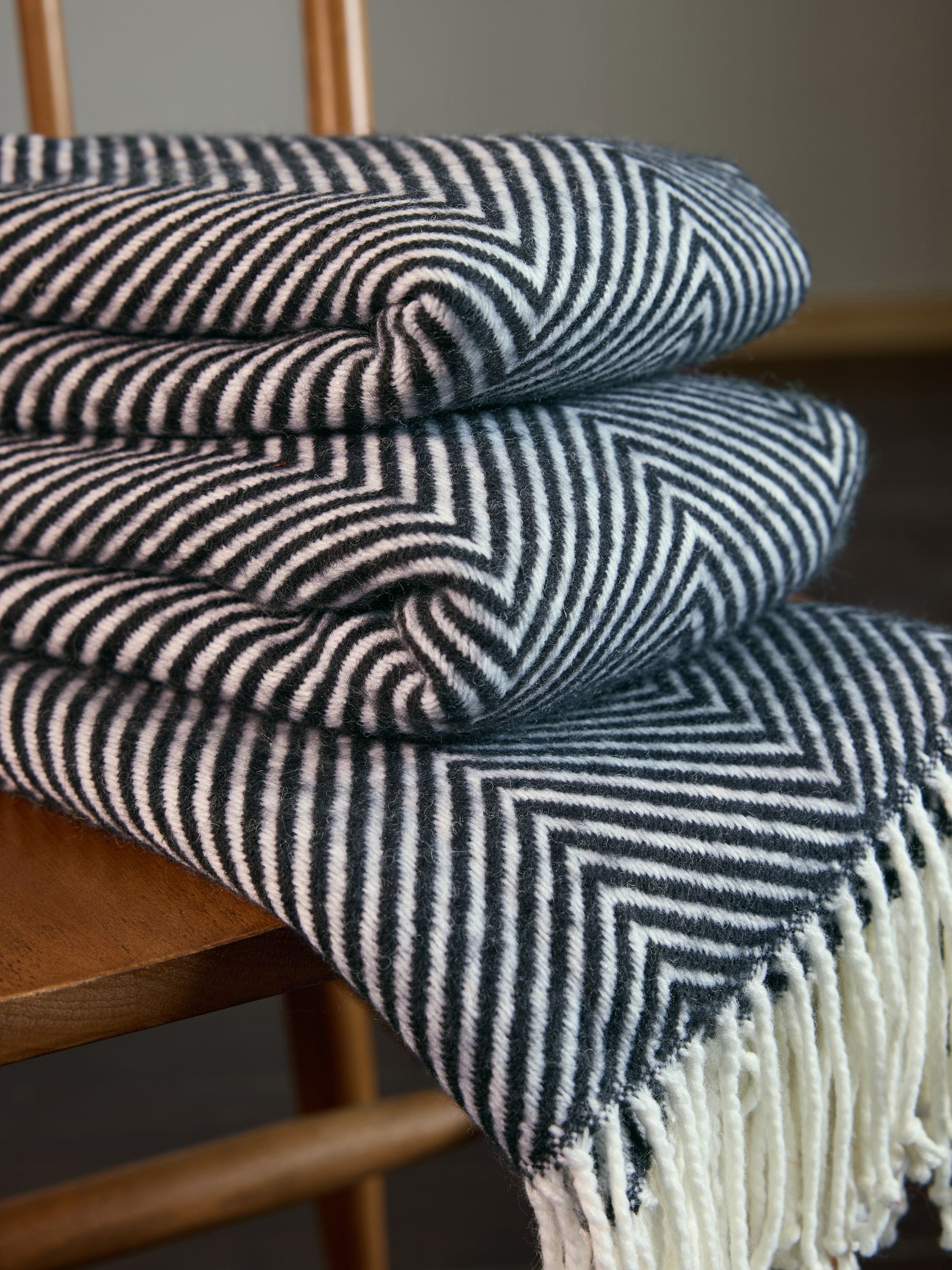 Black/White Herringbone Cosy Throw