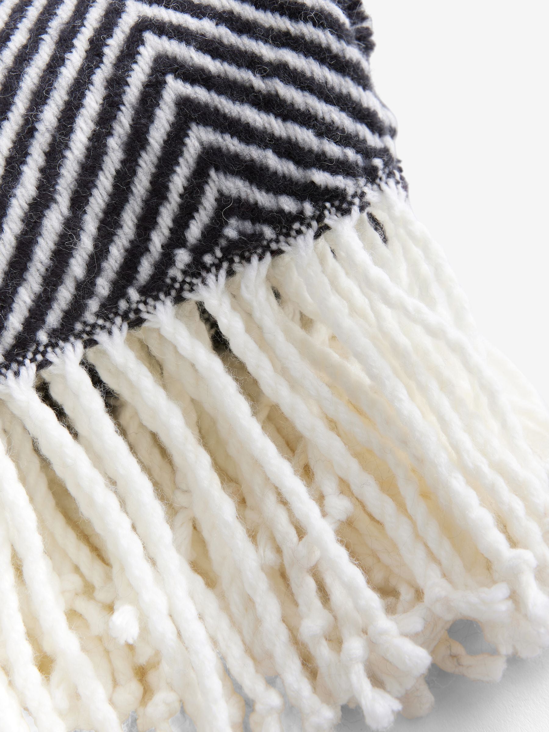 Black/White Herringbone Cosy Throw