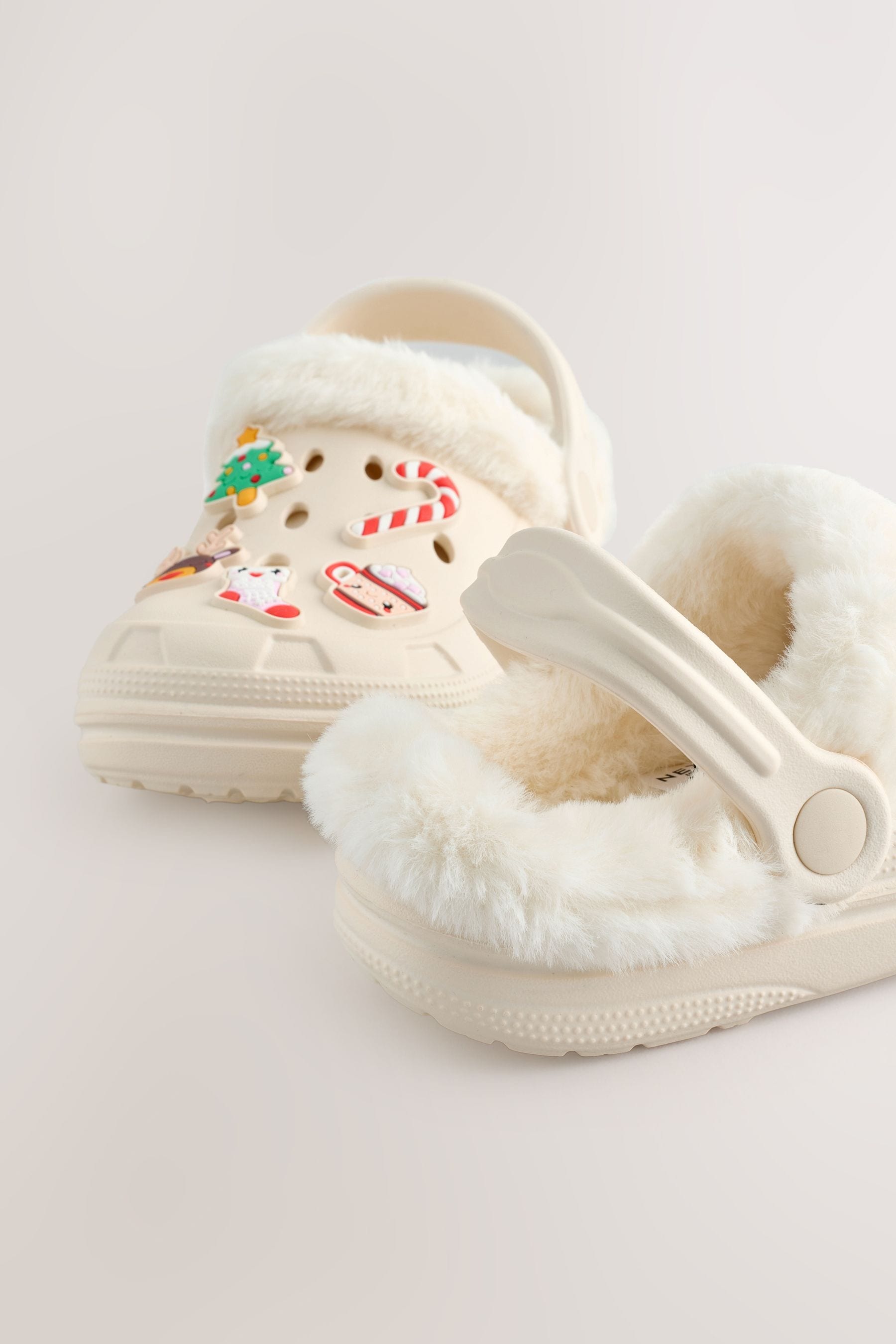 White Christmas Badge Faux Fur Lined Christmas Clog Slippers