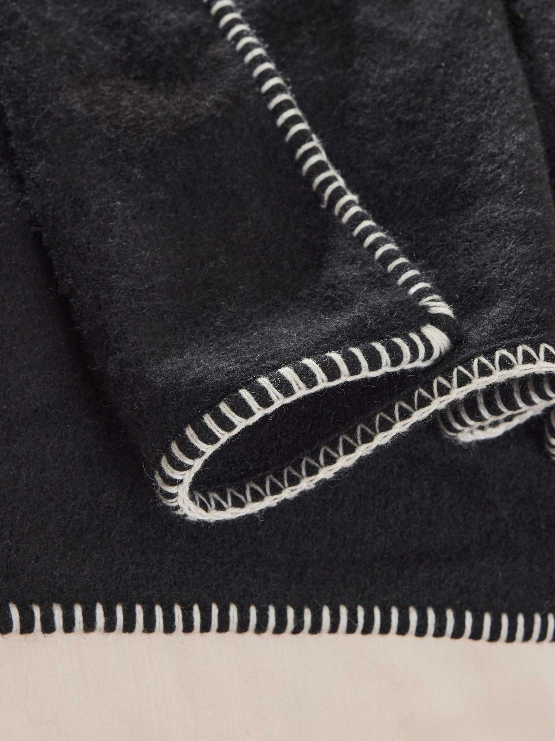 Black N. Premium Stitched Edged Throw With Cashmere