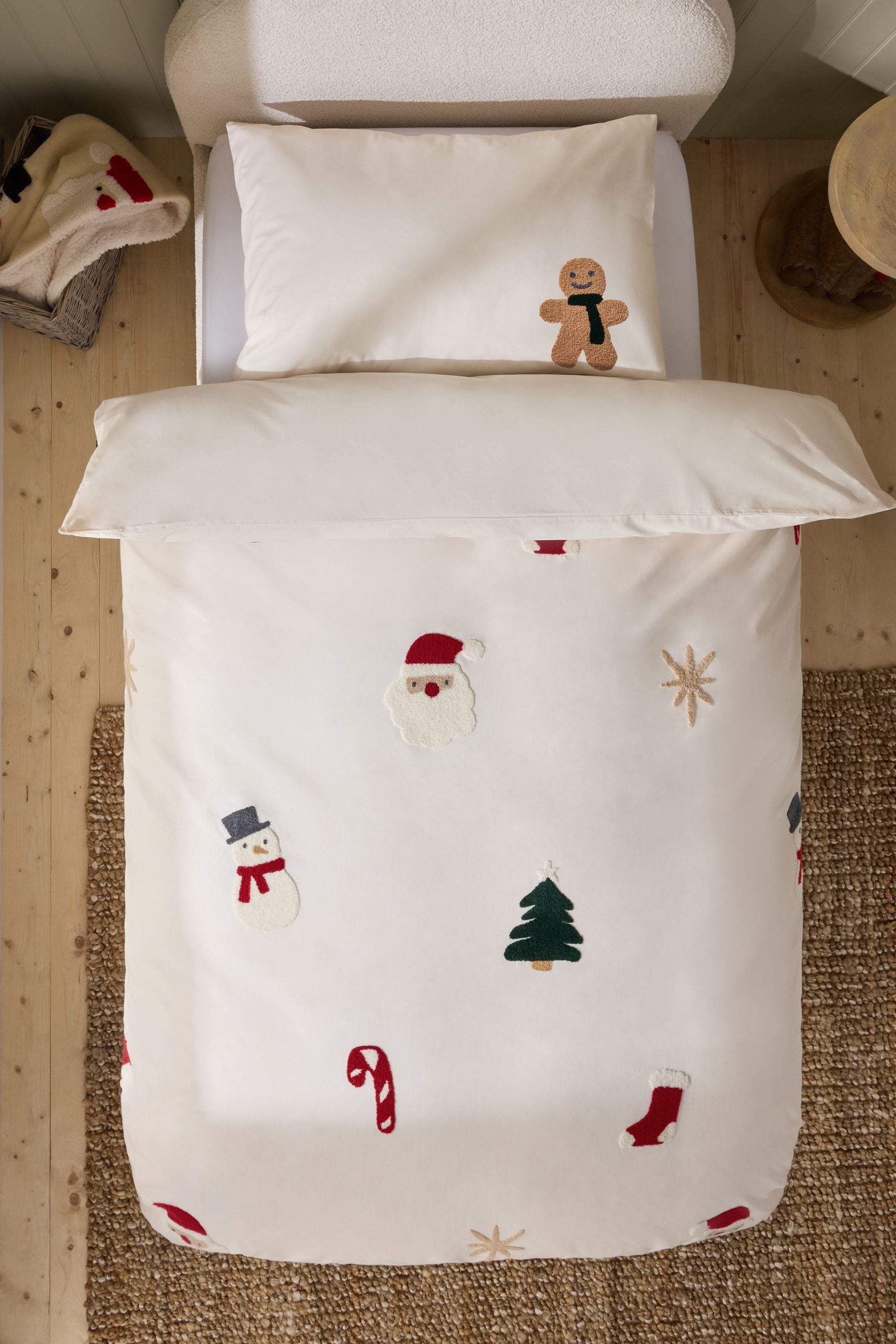 Santa & Friends Tufted Christmas Duvet Cover and Pillowcase Set