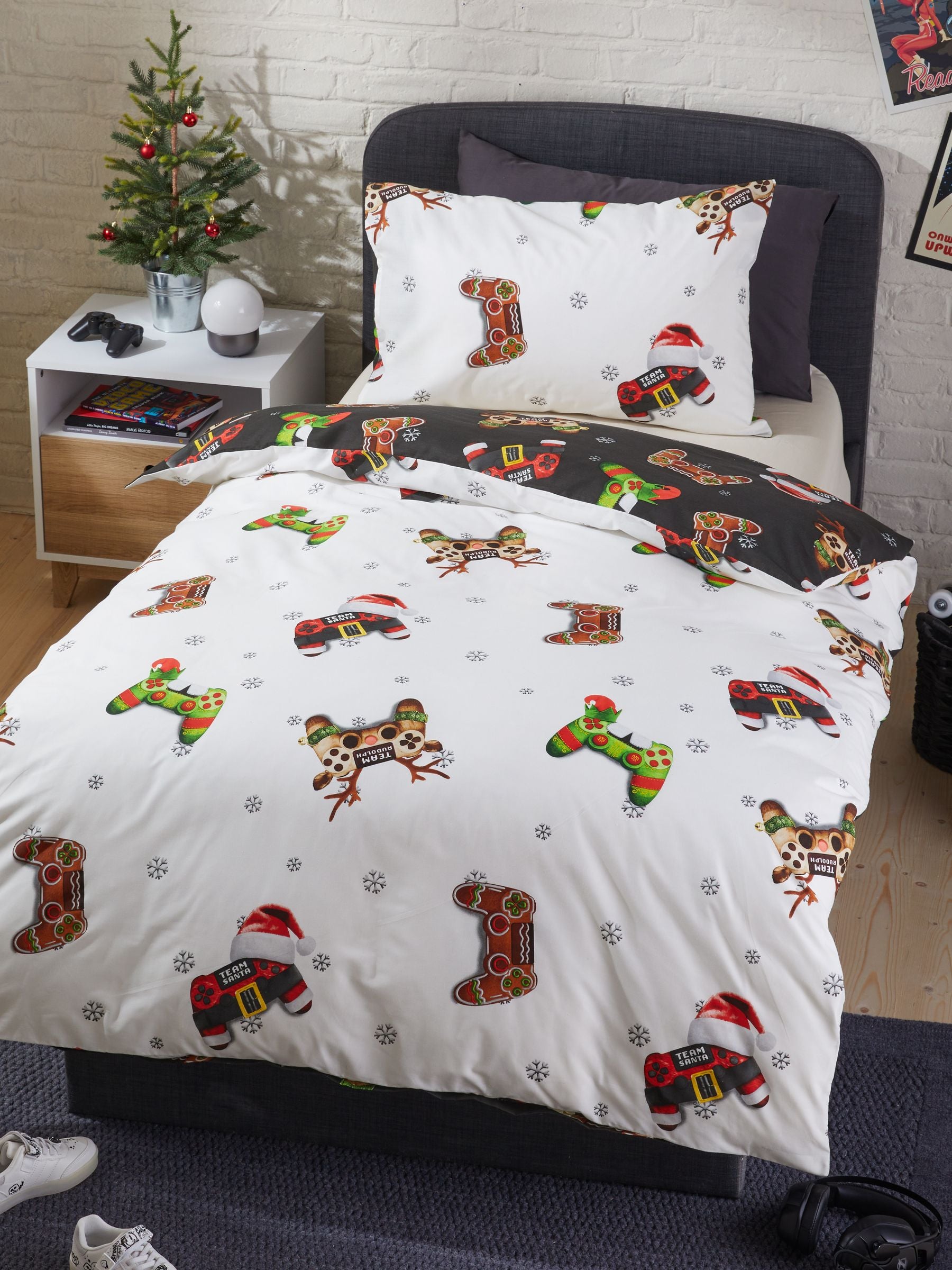 Santa & Rudolph Gamer Christmas Duvet Cover and Pillowcase Set