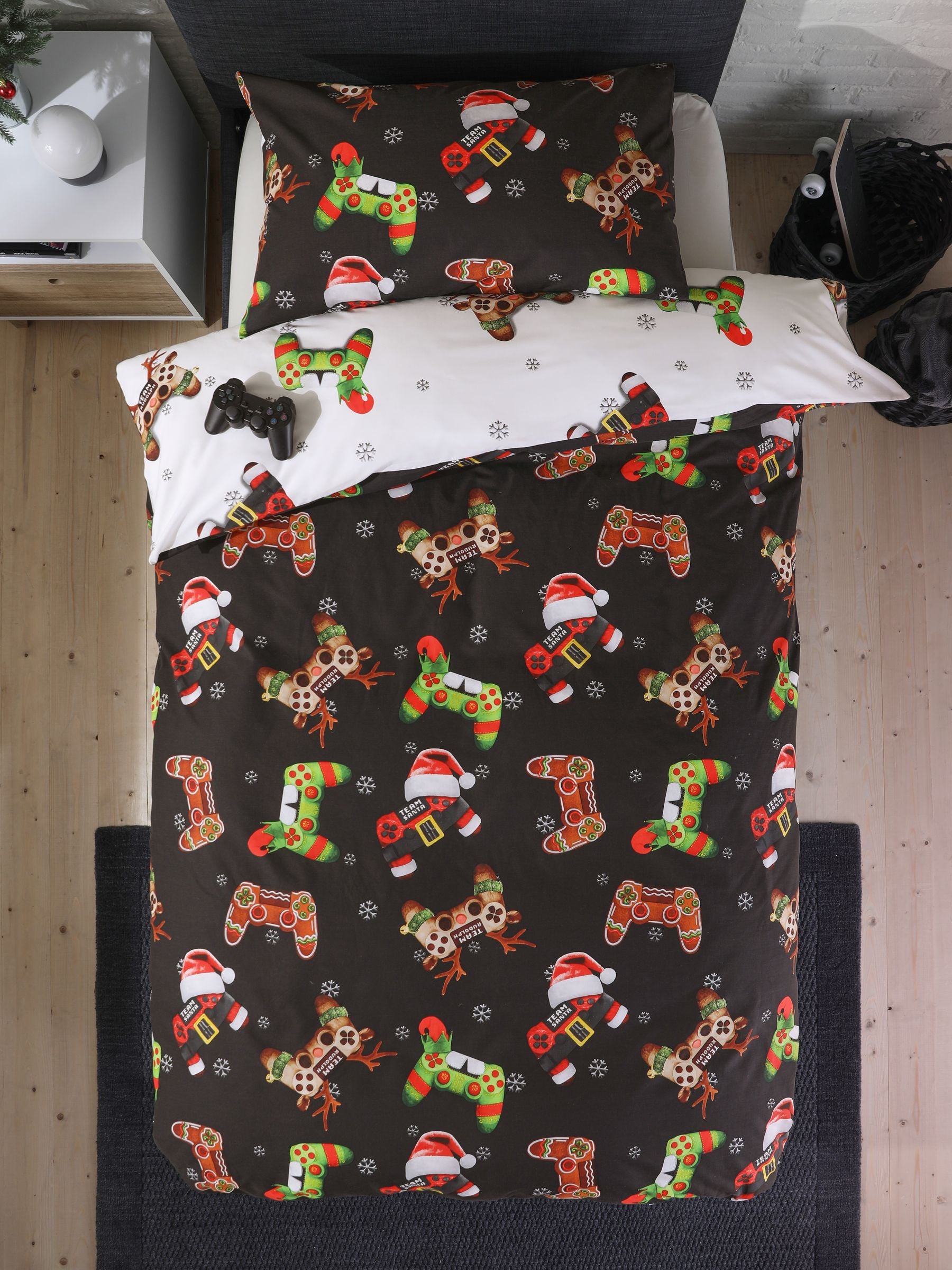 Santa & Rudolph Gamer Christmas Duvet Cover and Pillowcase Set