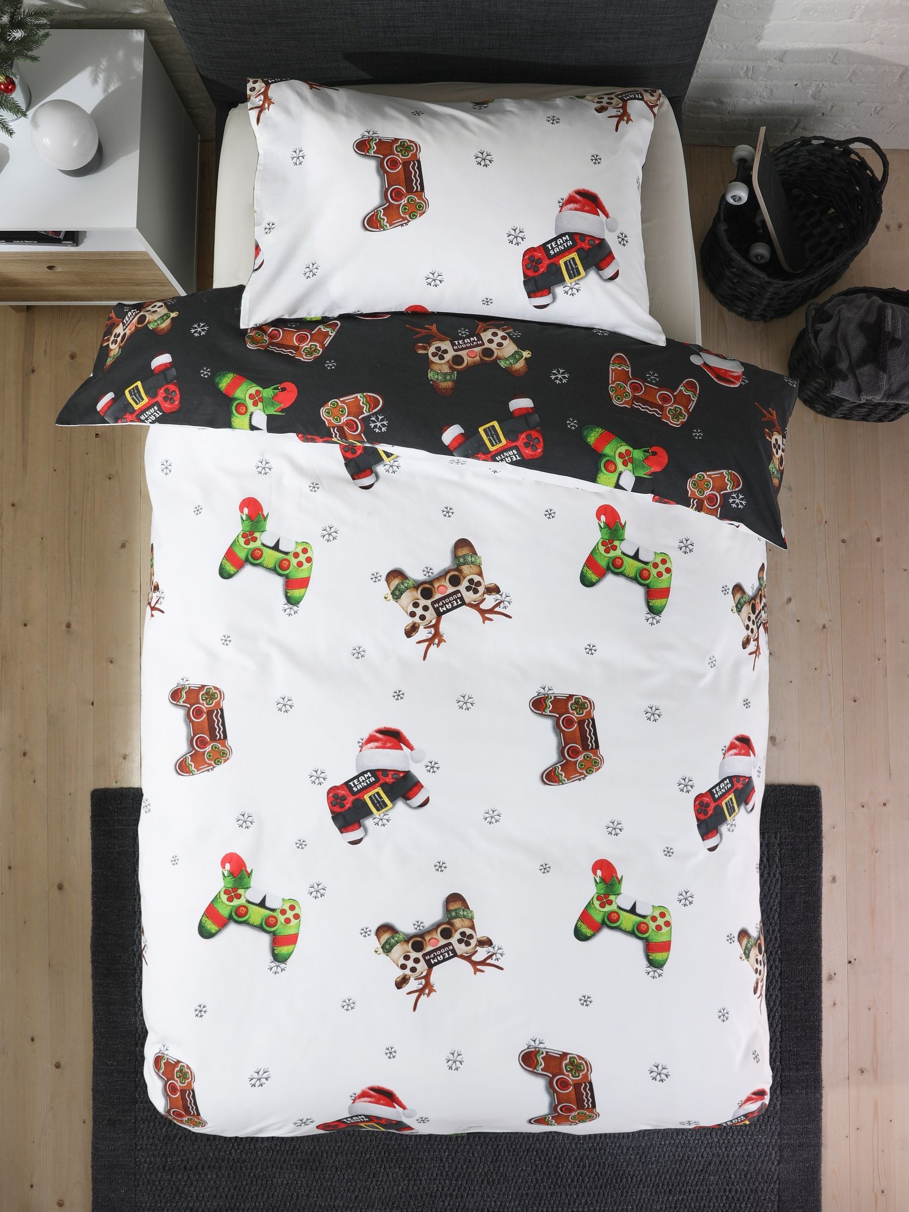 Santa & Rudolph Gamer Christmas Duvet Cover and Pillowcase Set