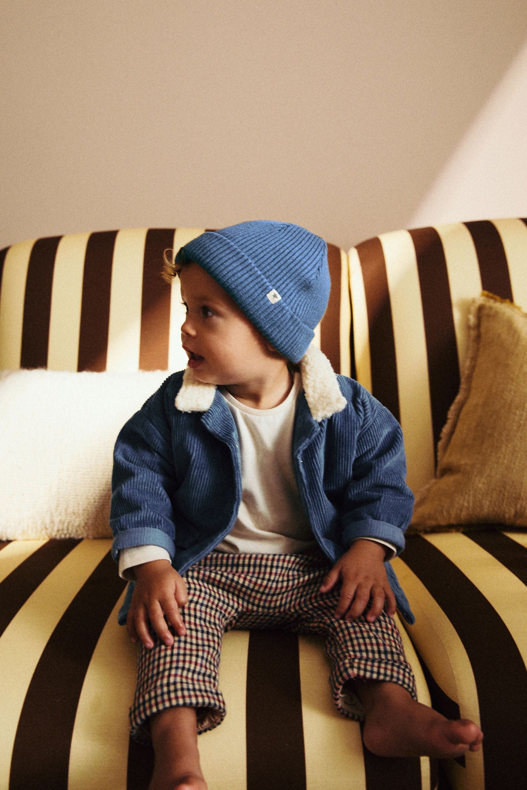 Navy Blue Knitted Baby Beanie Hat (0mths-2yrs)