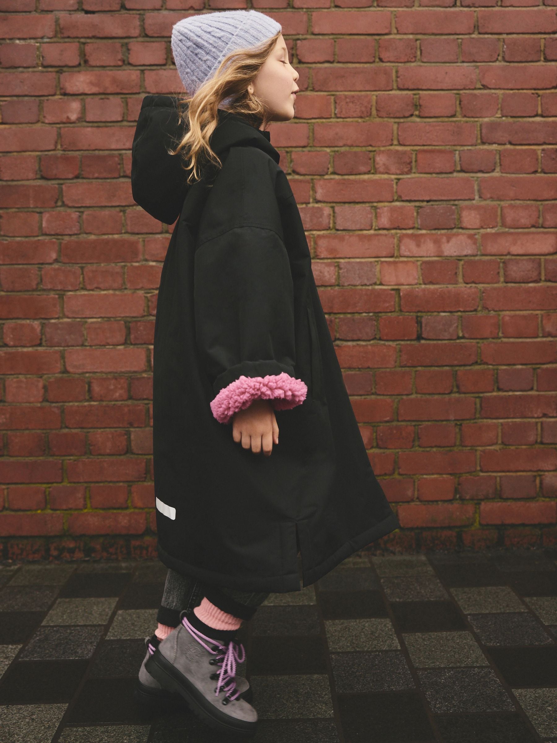 Black Waterproof Changing Robe (3-16yrs)