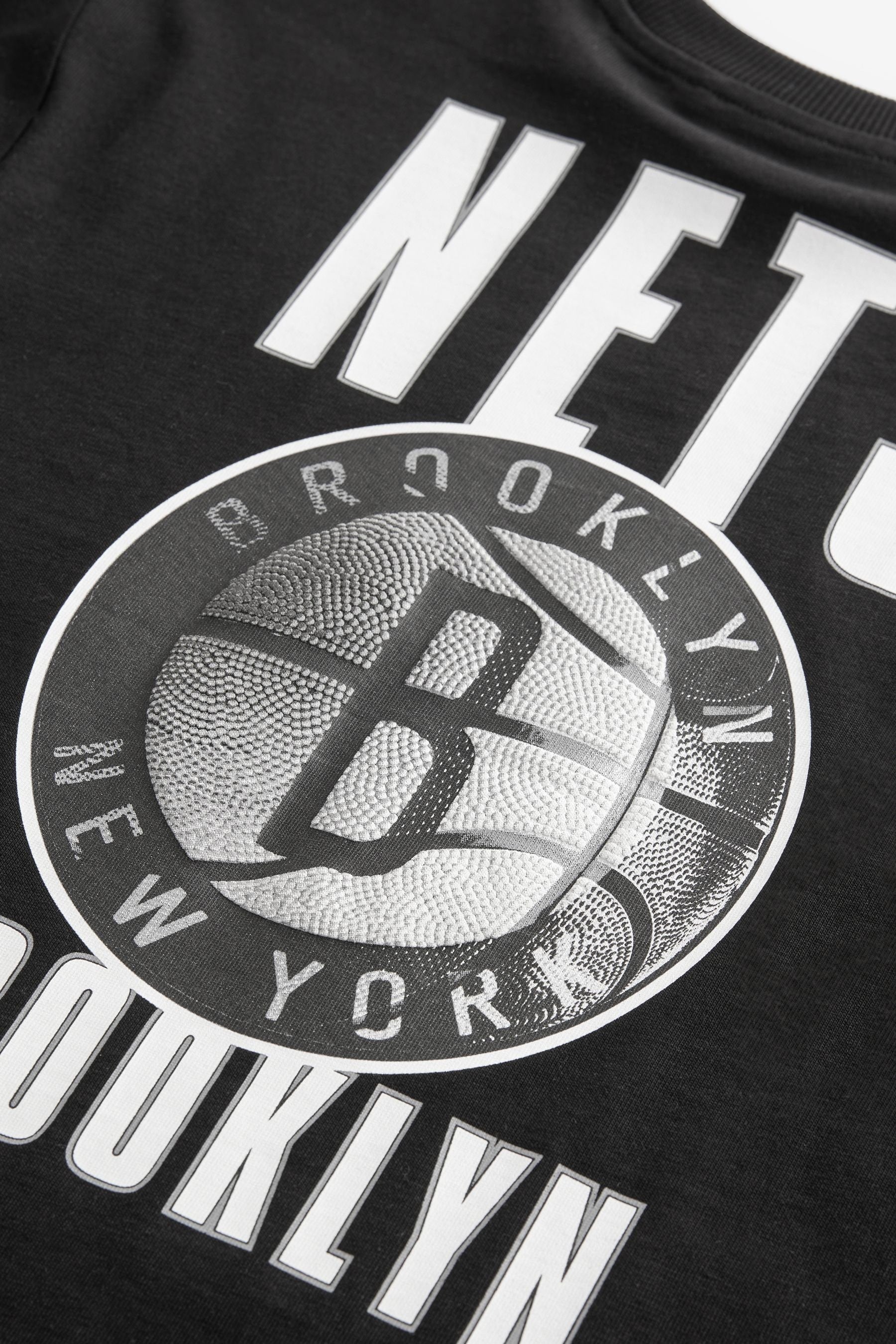 Black Ground NBA Licensed Brooklyn Nets T-Shirt (3-16yrs)