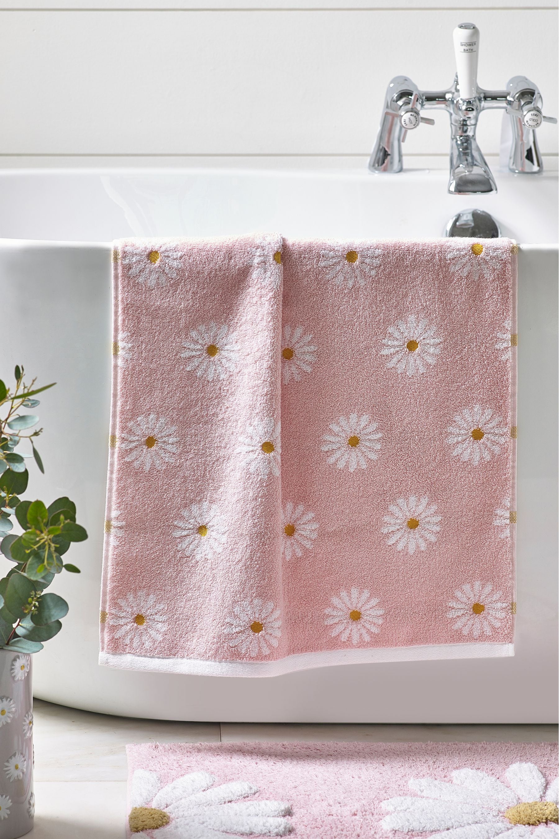 Pink Daisy 100% Cotton Towel