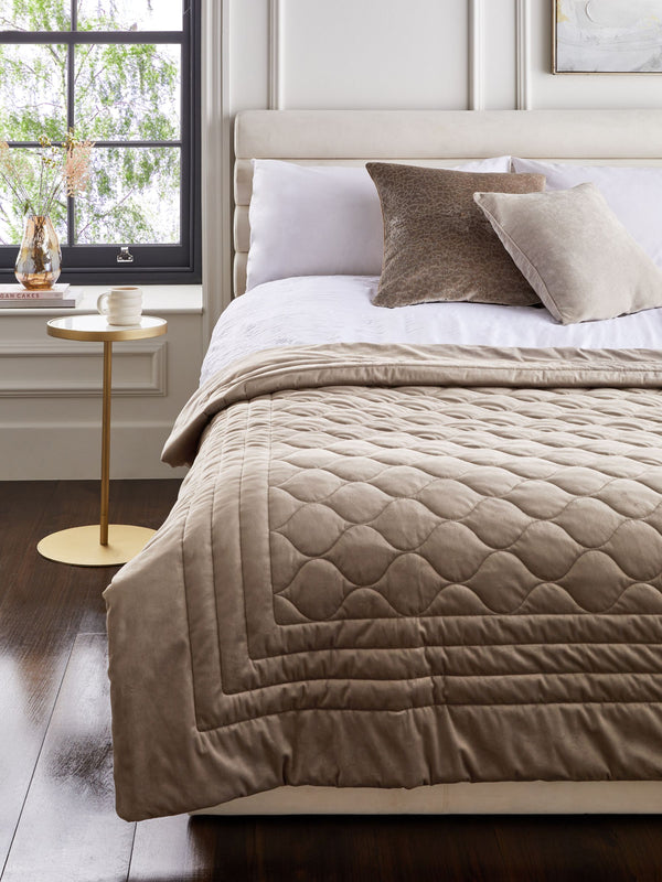 Natural Ogee Quilted Bedspread