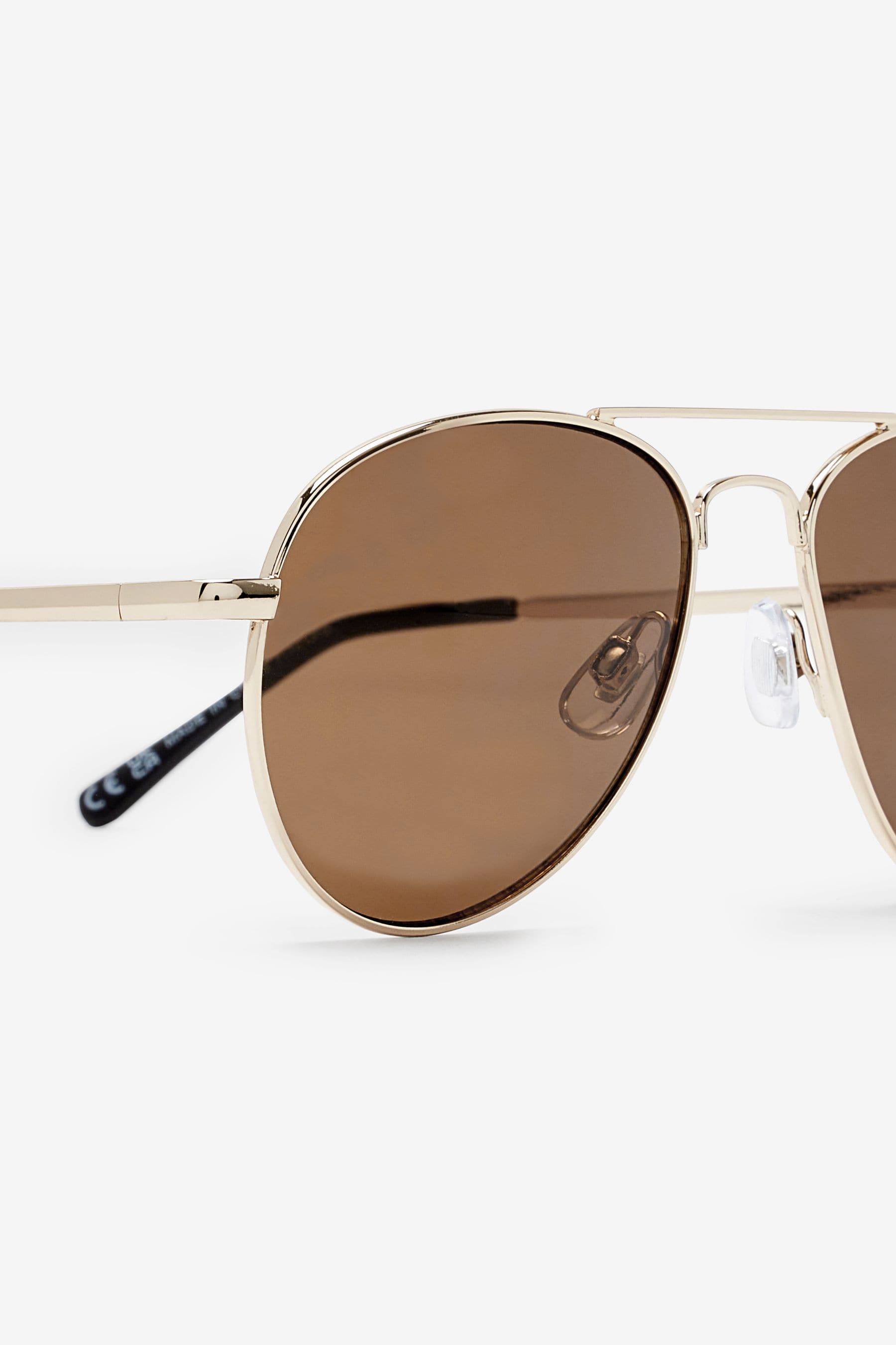 Gold Tone Aviator Style Sunglasses