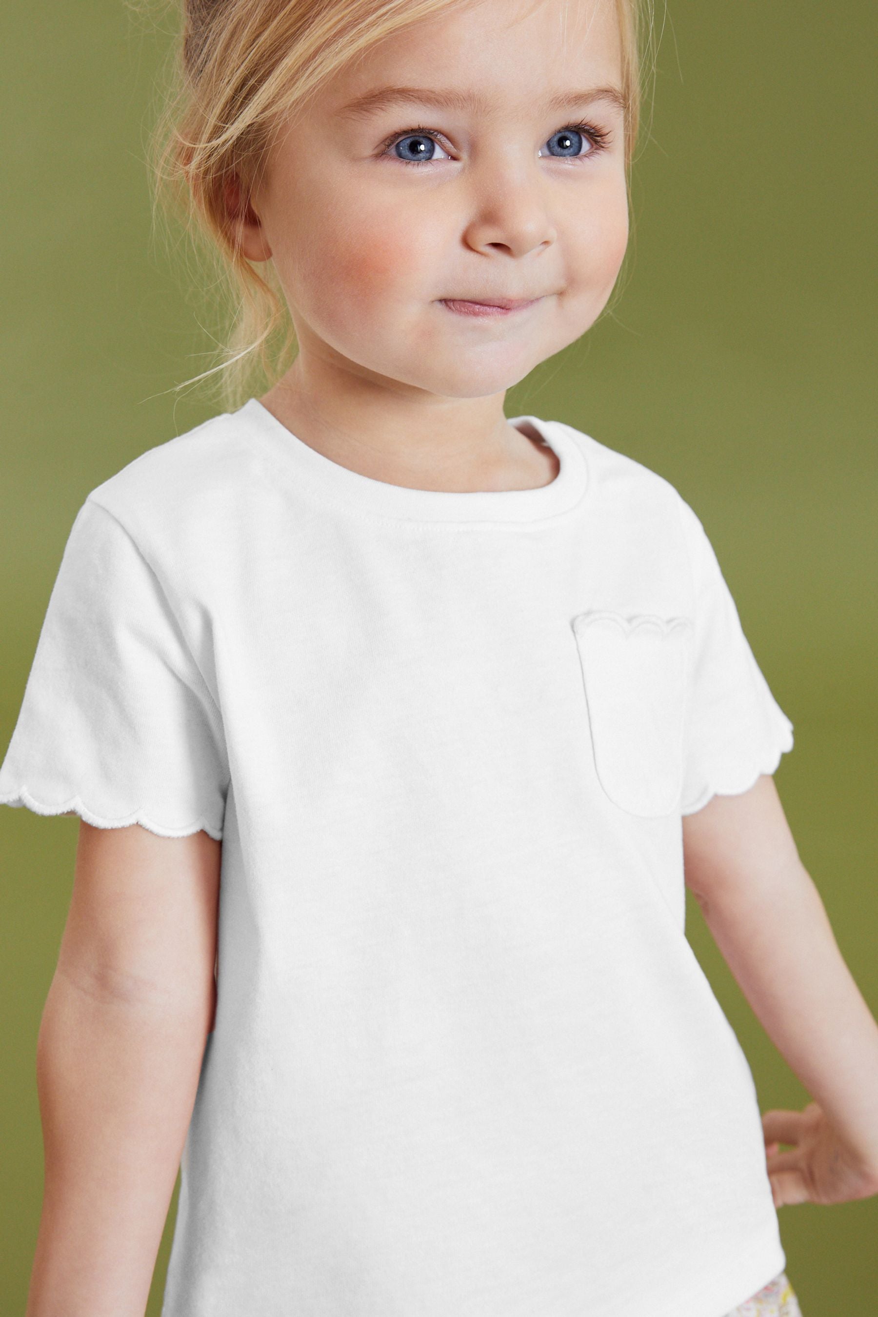 White Short Sleeve Scallop T-Shirt (3mths-7yrs)