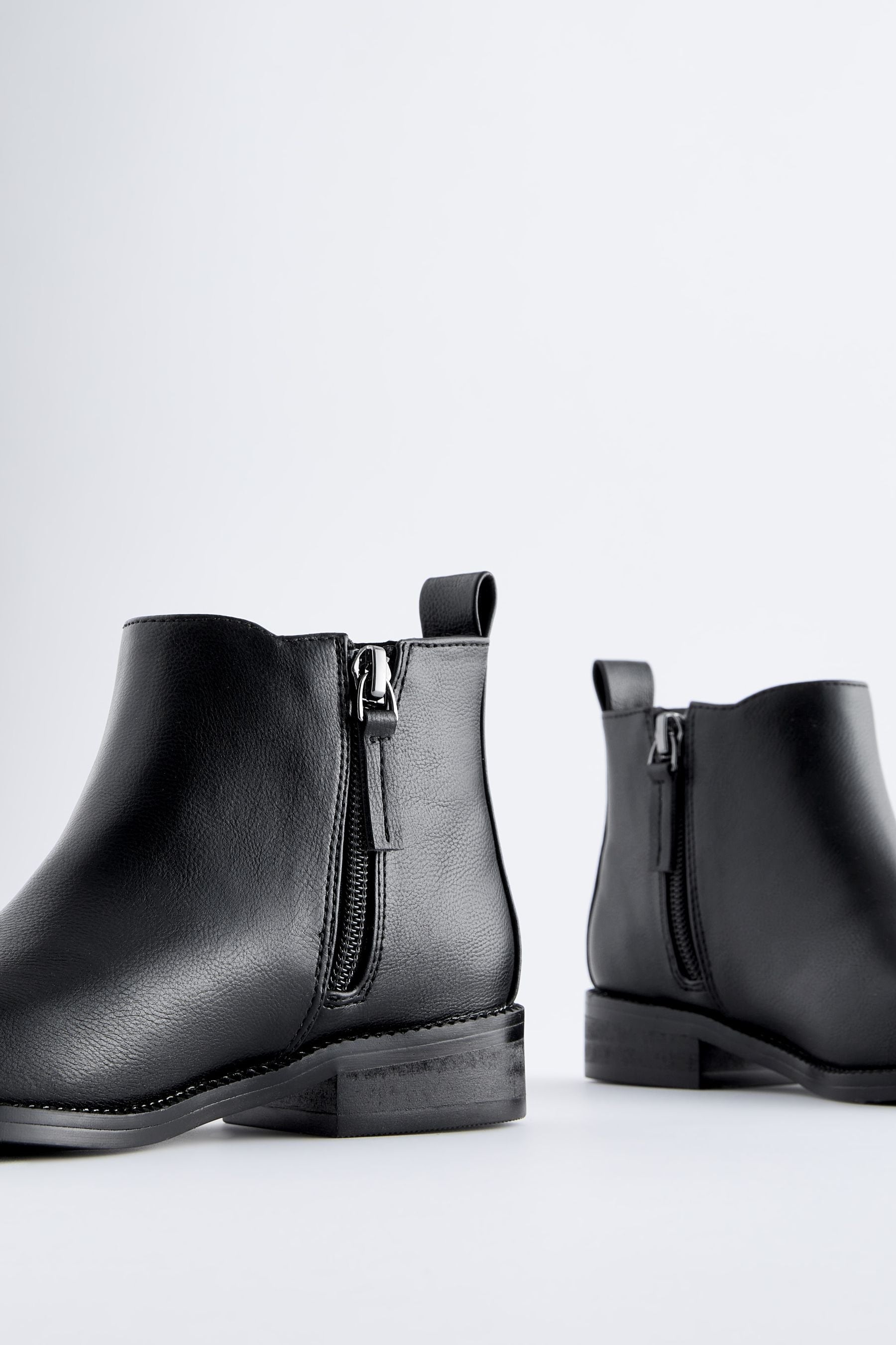 Black Standard Fit (F) Low Chelsea Boots