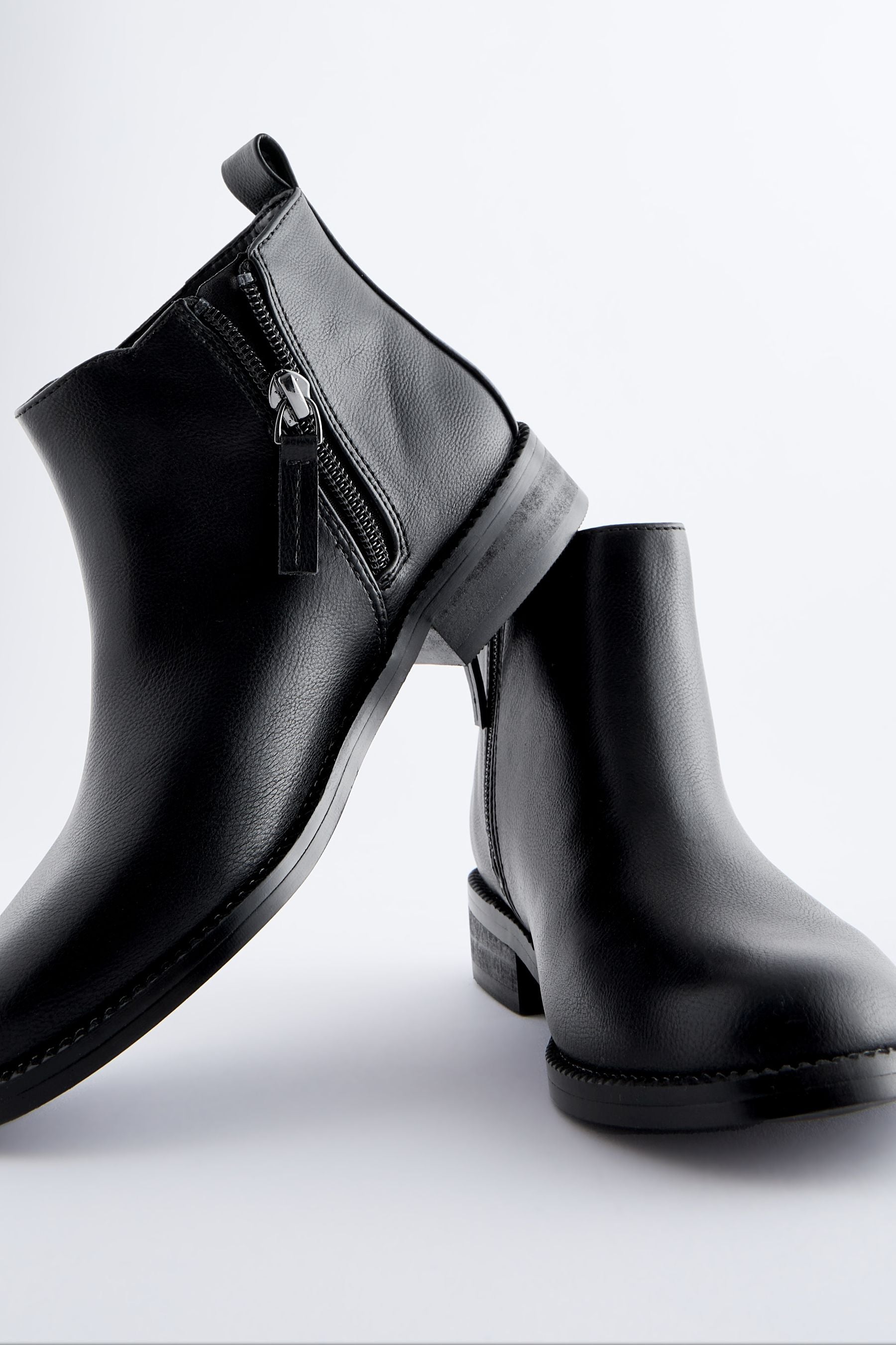 Black Standard Fit (F) Low Chelsea Boots