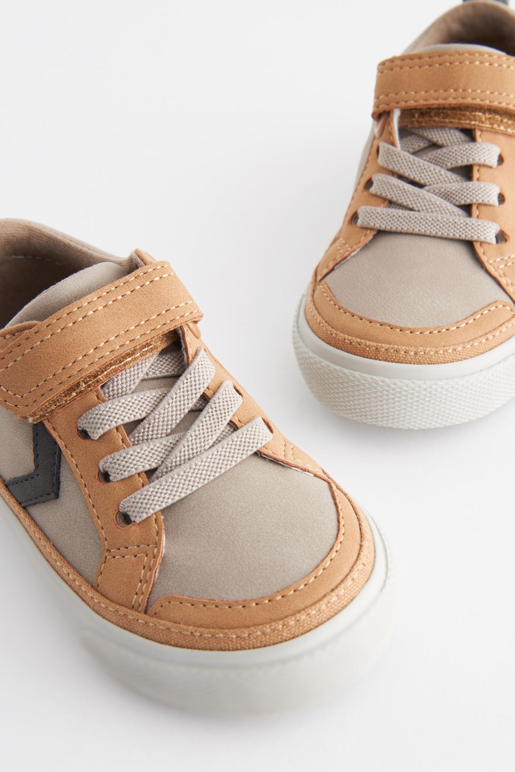 Neutral Standard Fit (F) Touch Fastening Chevron Trainers